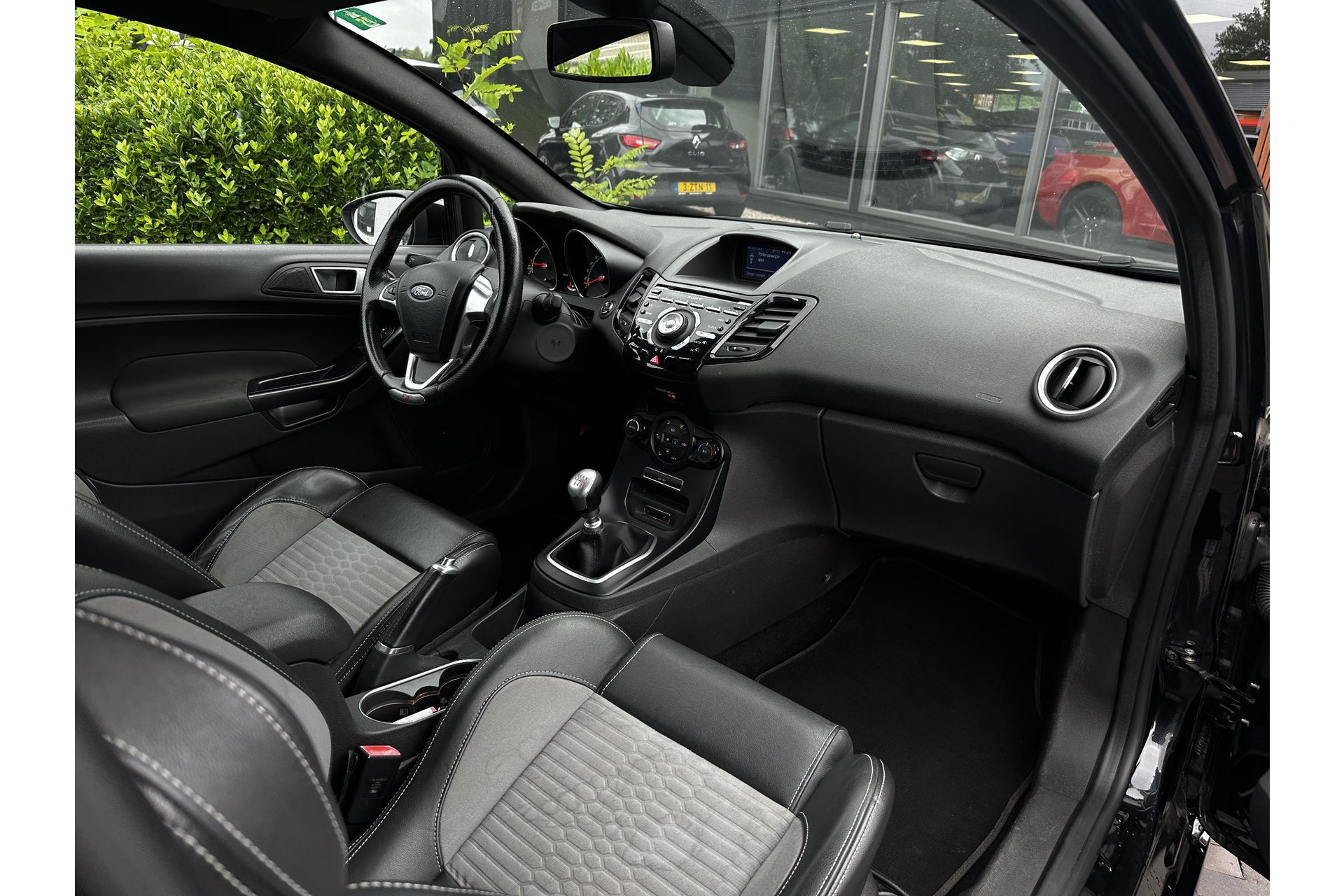 Ford Fiesta 1.6 ST2 2014 Panther Black C/c Med Solid (Pnjab) 6