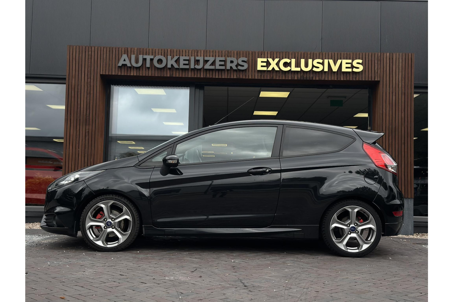 Ford Fiesta 1.6 ST2 2014 Panther Black C/c Med Solid (Pnjab) 7