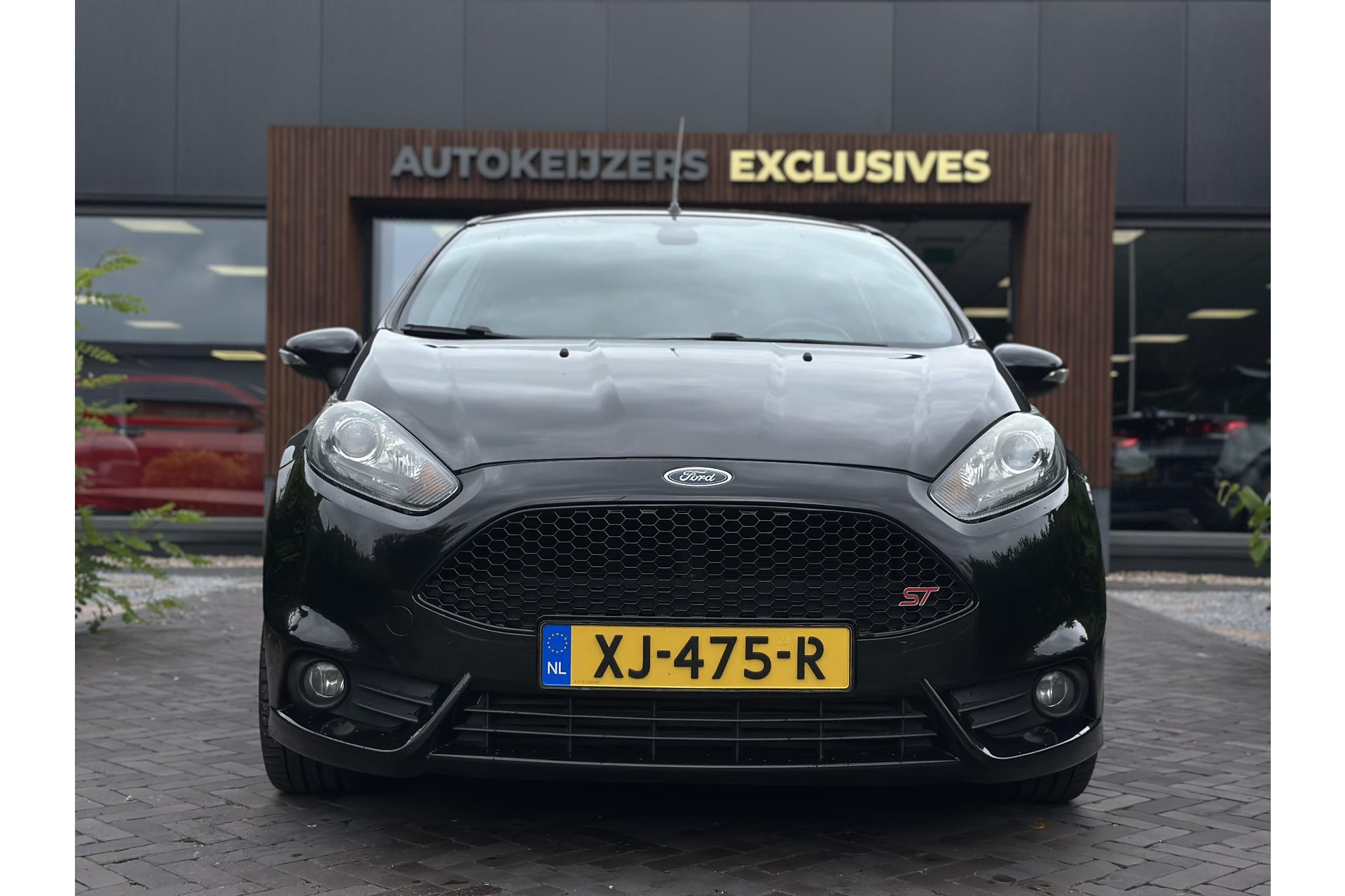 Ford Fiesta 1.6 ST2 2014 Panther Black C/c Med Solid (Pnjab) 9