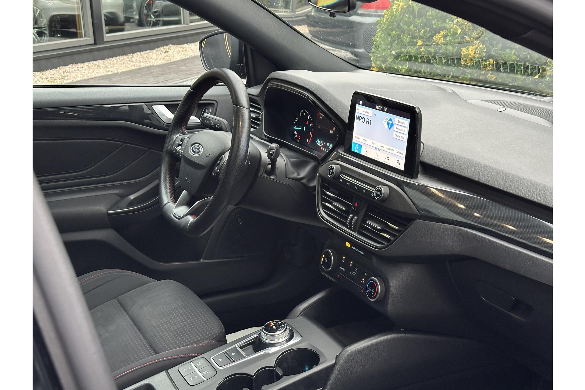 Ford Focus 1.5 EcoBoost ST Line Business 2018 Absolute Black (Pnzat) 17