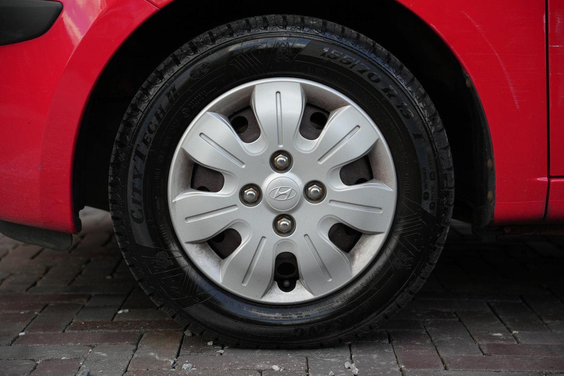 Hyundai i10 1.1 Active 2008 Electric Red (H4) 10