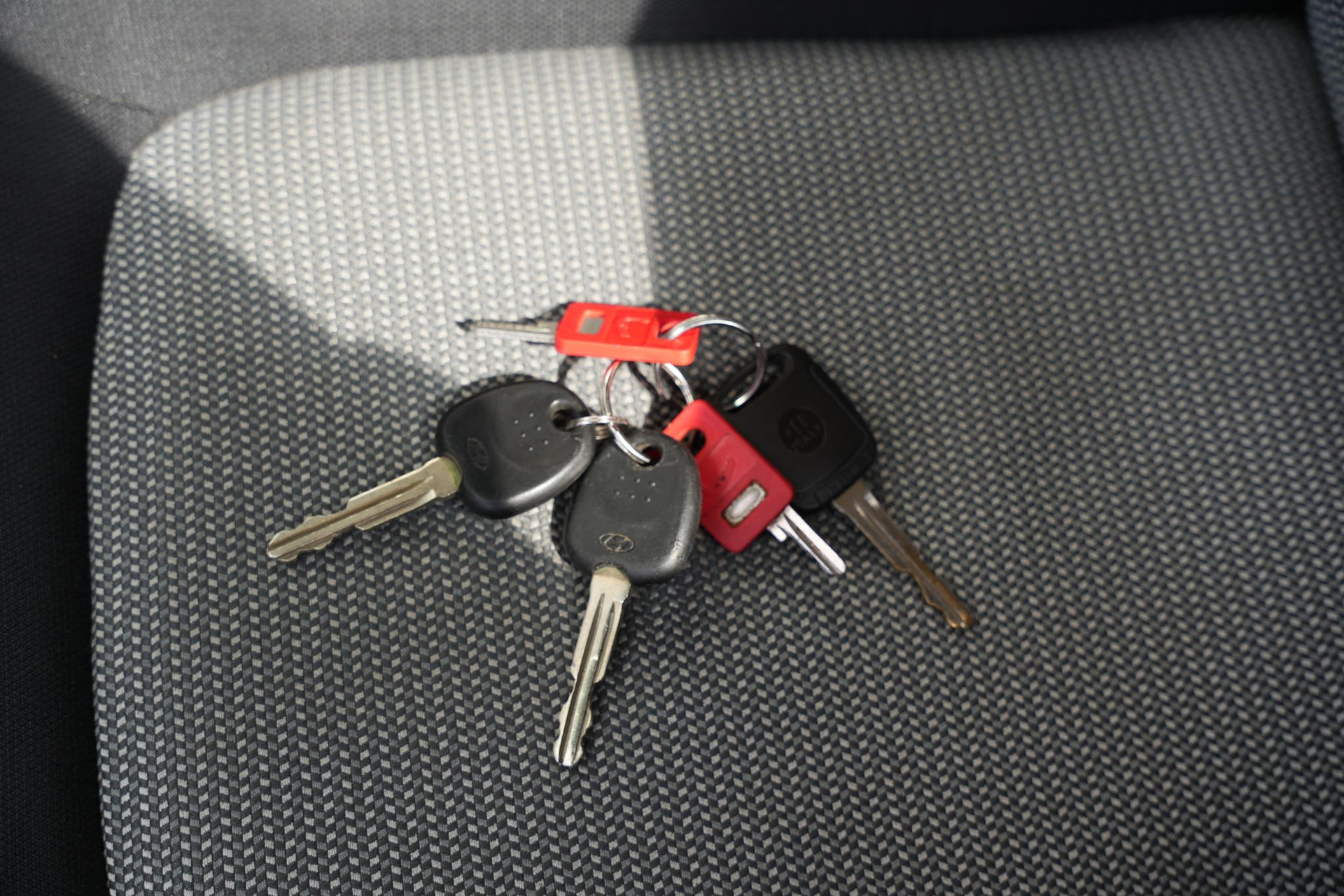 Hyundai i10 1.1 Active 2008 Electric Red (H4) 23