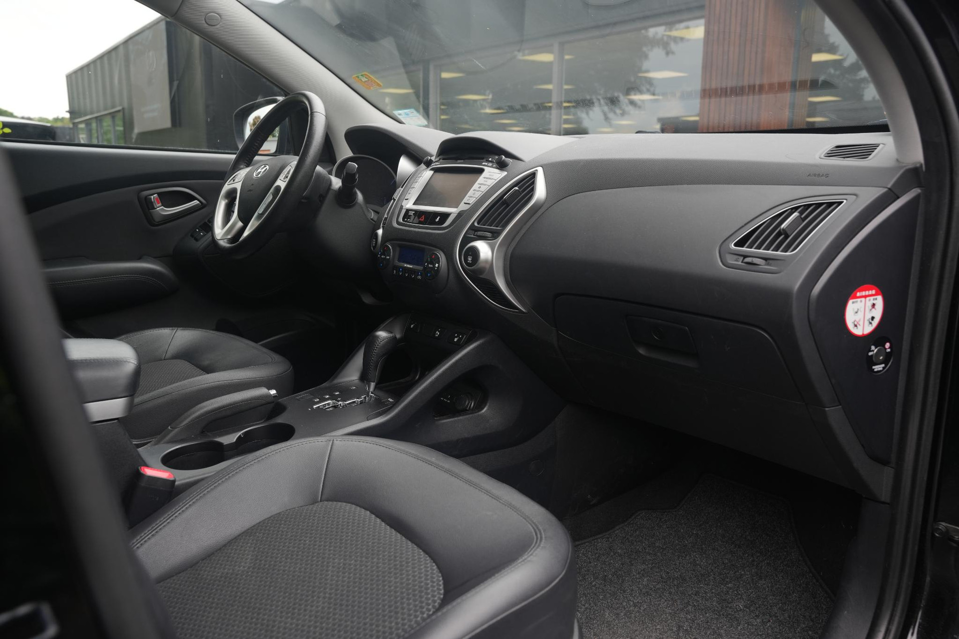 Hyundai ix35 2.0i i-Catcher 2012 Phantom Black Pearl (PAE) 22