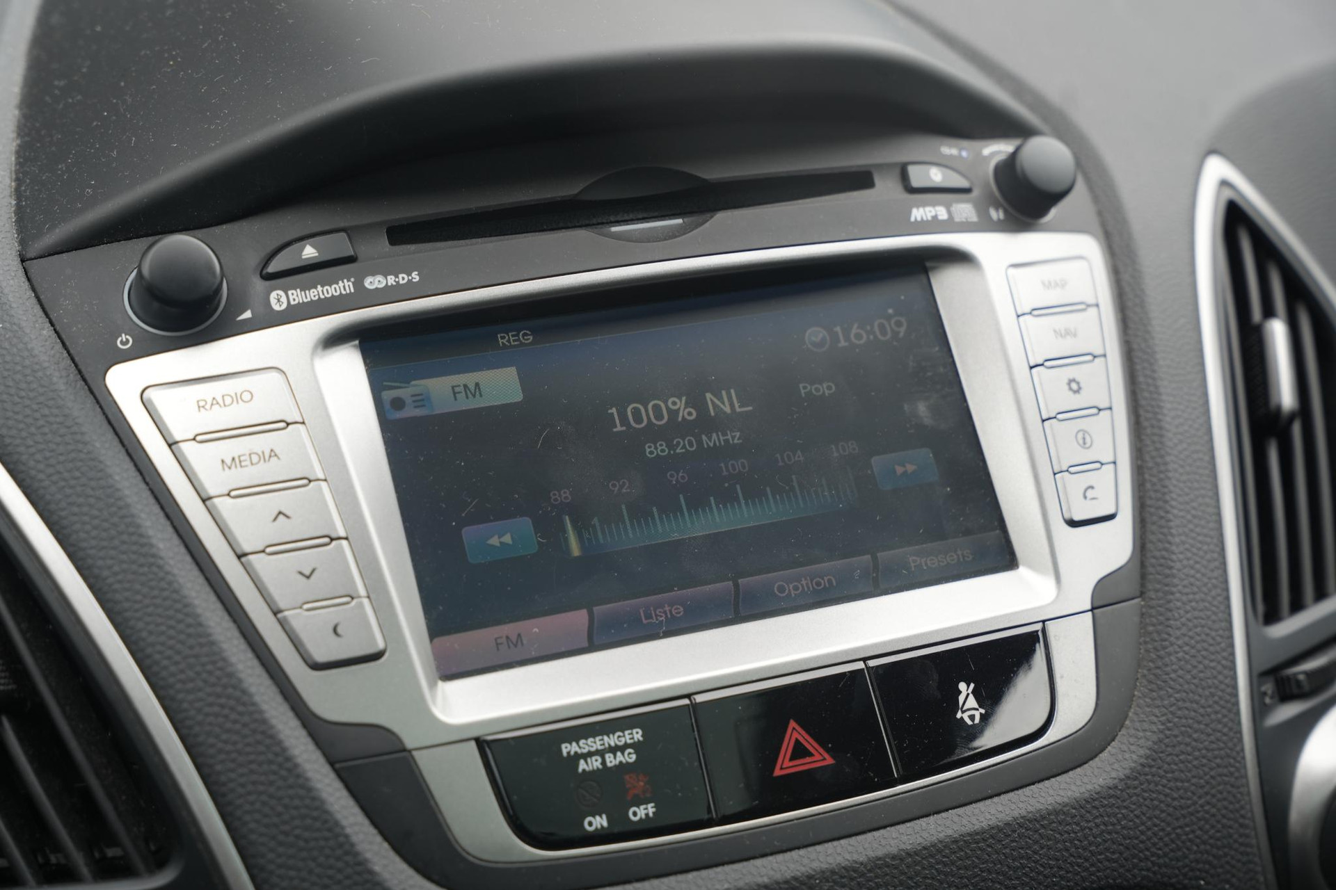 Hyundai ix35 2.0i i-Catcher 2012 Phantom Black Pearl (PAE) 26