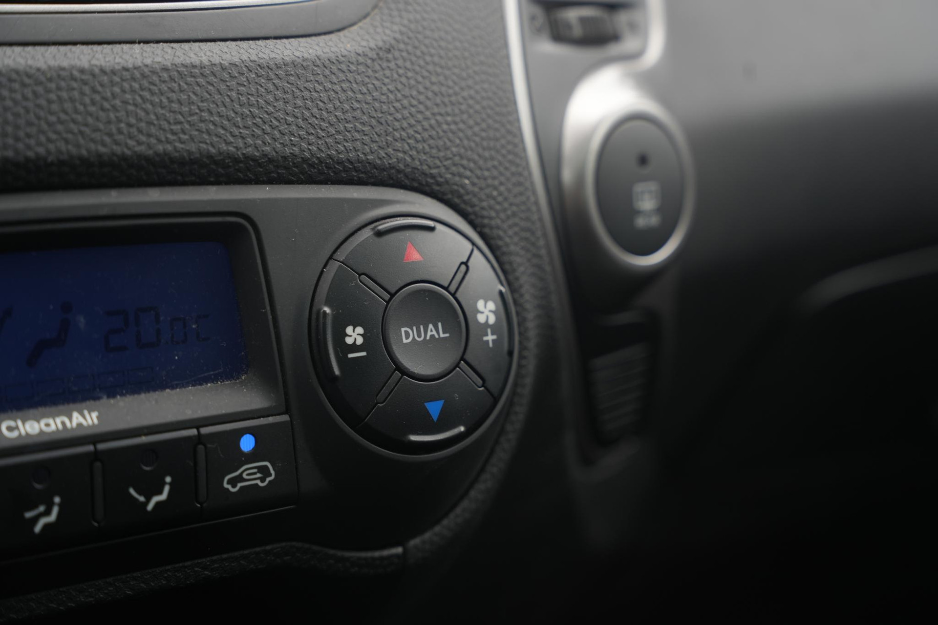 Hyundai ix35 2.0i i-Catcher 2012 Phantom Black Pearl (PAE) 28