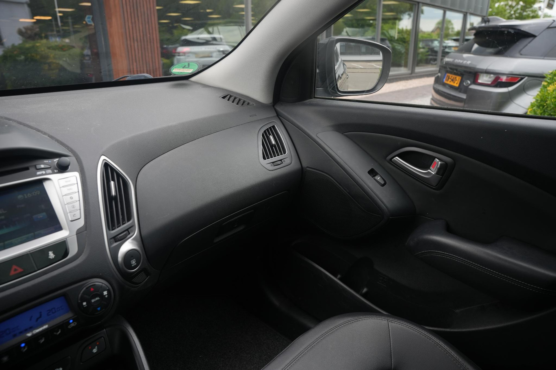 Hyundai ix35 2.0i i-Catcher 2012 Phantom Black Pearl (PAE) 30