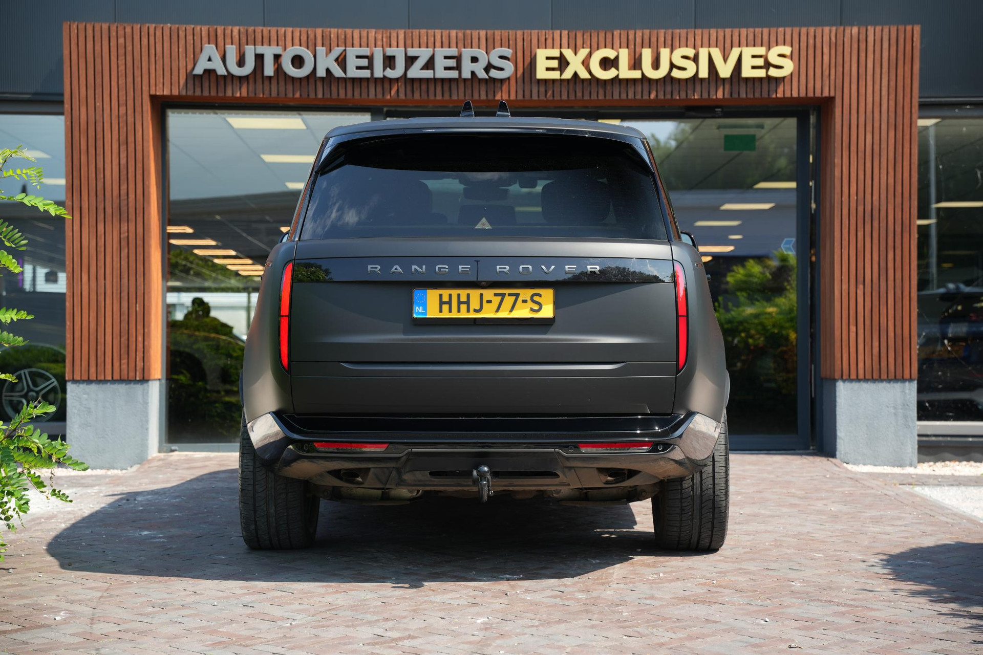 Land Rover Range Rover 3.0 P550e Autobiography PHEV 2025 Exterior Paint - Santorini Black (1AG) 13