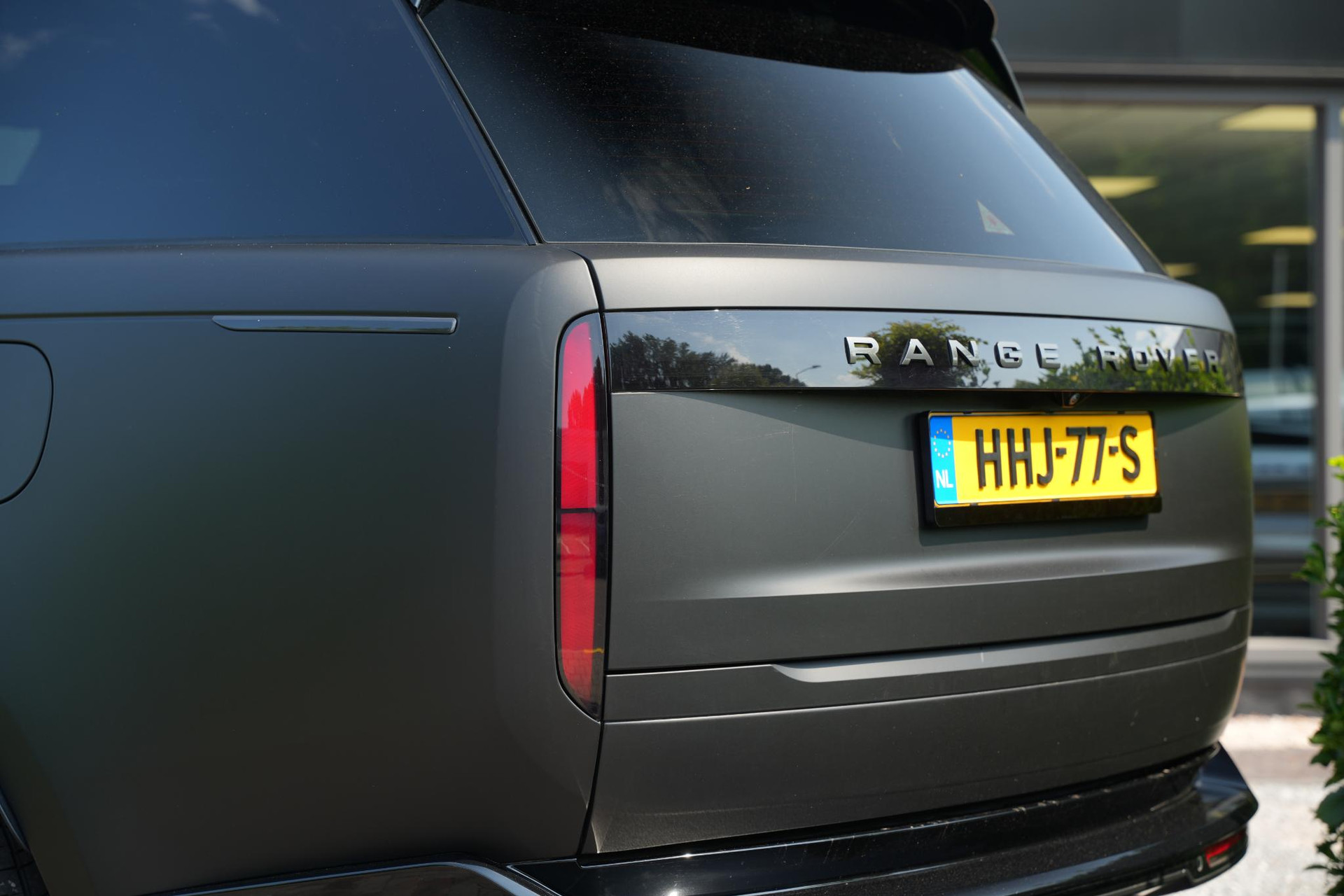 Land Rover Range Rover 3.0 P550e Autobiography PHEV 2025 Exterior Paint - Santorini Black (1AG) 15