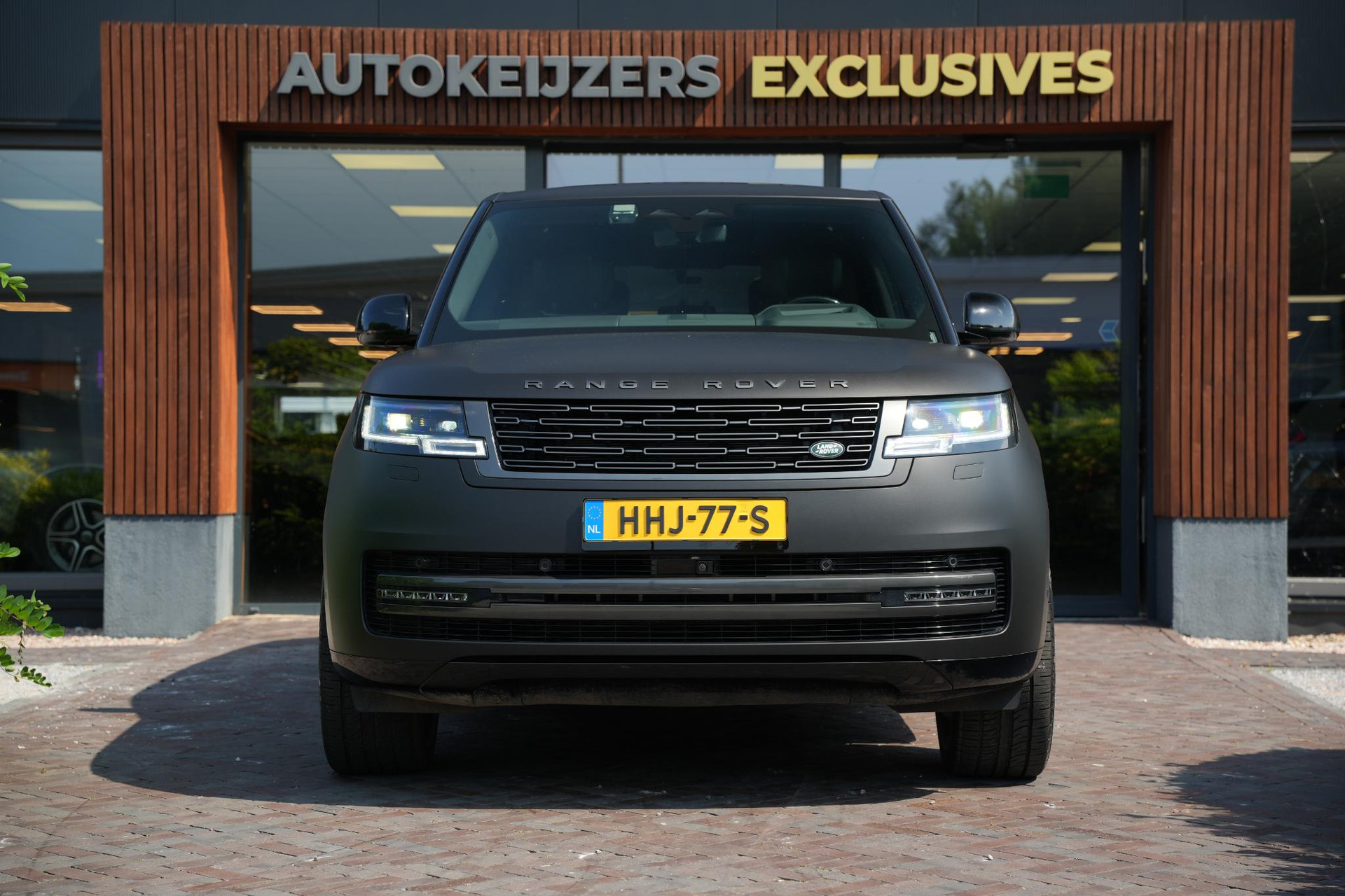 Land Rover Range Rover 3.0 P550e Autobiography PHEV 2025 Exterior Paint - Santorini Black (1AG) 3