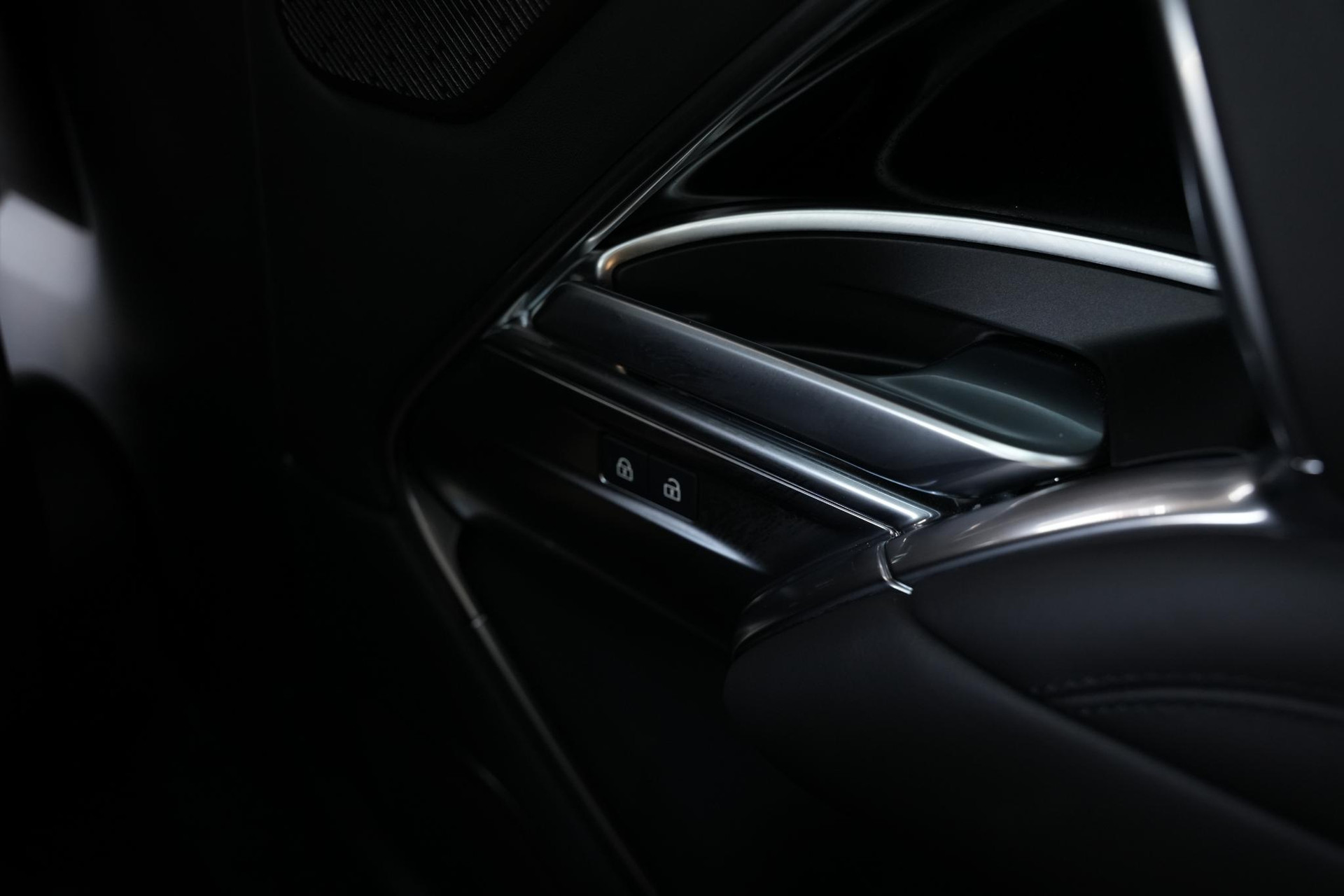 Land Rover Range Rover 3.0 P550e Autobiography PHEV 2025 Exterior Paint - Santorini Black (1AG) 34
