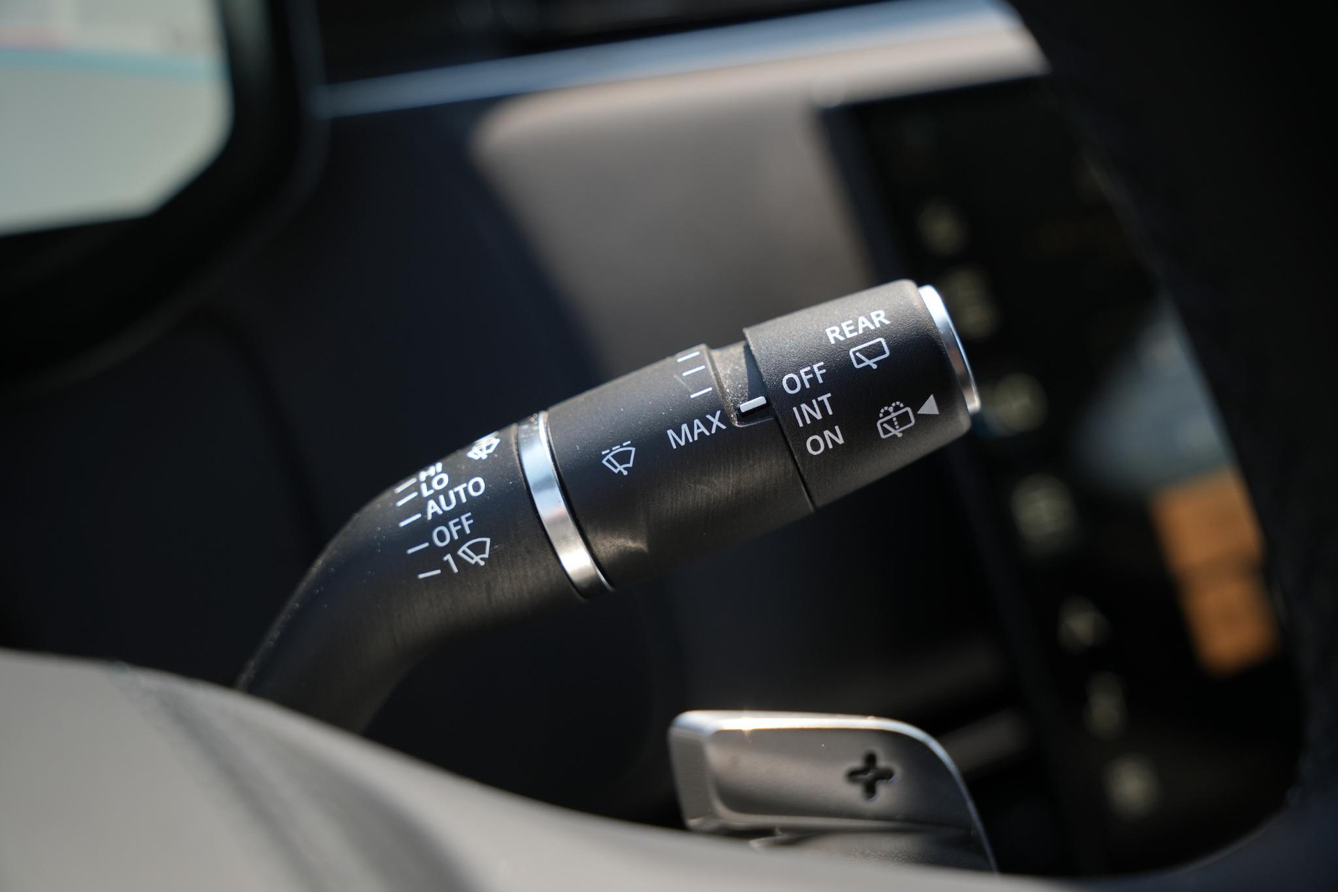 Land Rover Range Rover 3.0 P550e Autobiography PHEV 2025 Exterior Paint - Santorini Black (1AG) 36