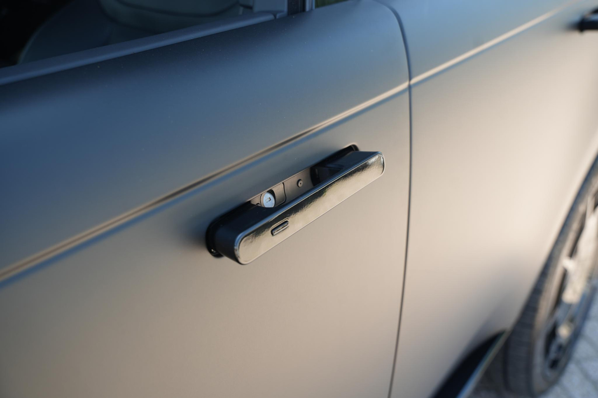 Land Rover Range Rover 3.0 P550e Autobiography PHEV 2025 Exterior Paint - Santorini Black (1AG) 47