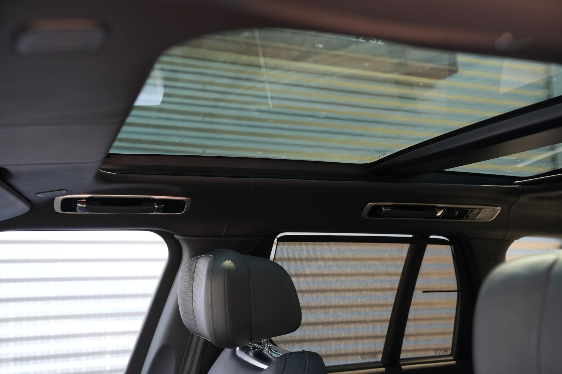 Land Rover Range Rover 3.0 P550e Autobiography PHEV 2025 Exterior Paint - Santorini Black (1AG) 53