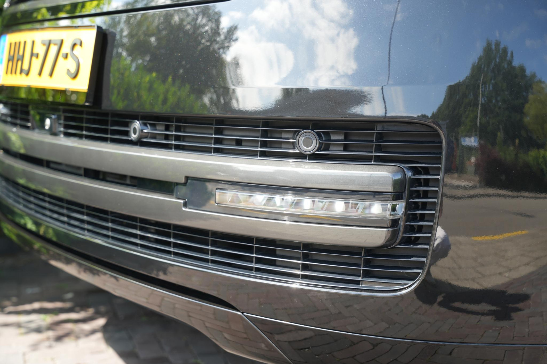 Land Rover Range Rover 3.0 P550e Autobiography PHEV 2025 Exterior Paint - Santorini Black (1AG) 63