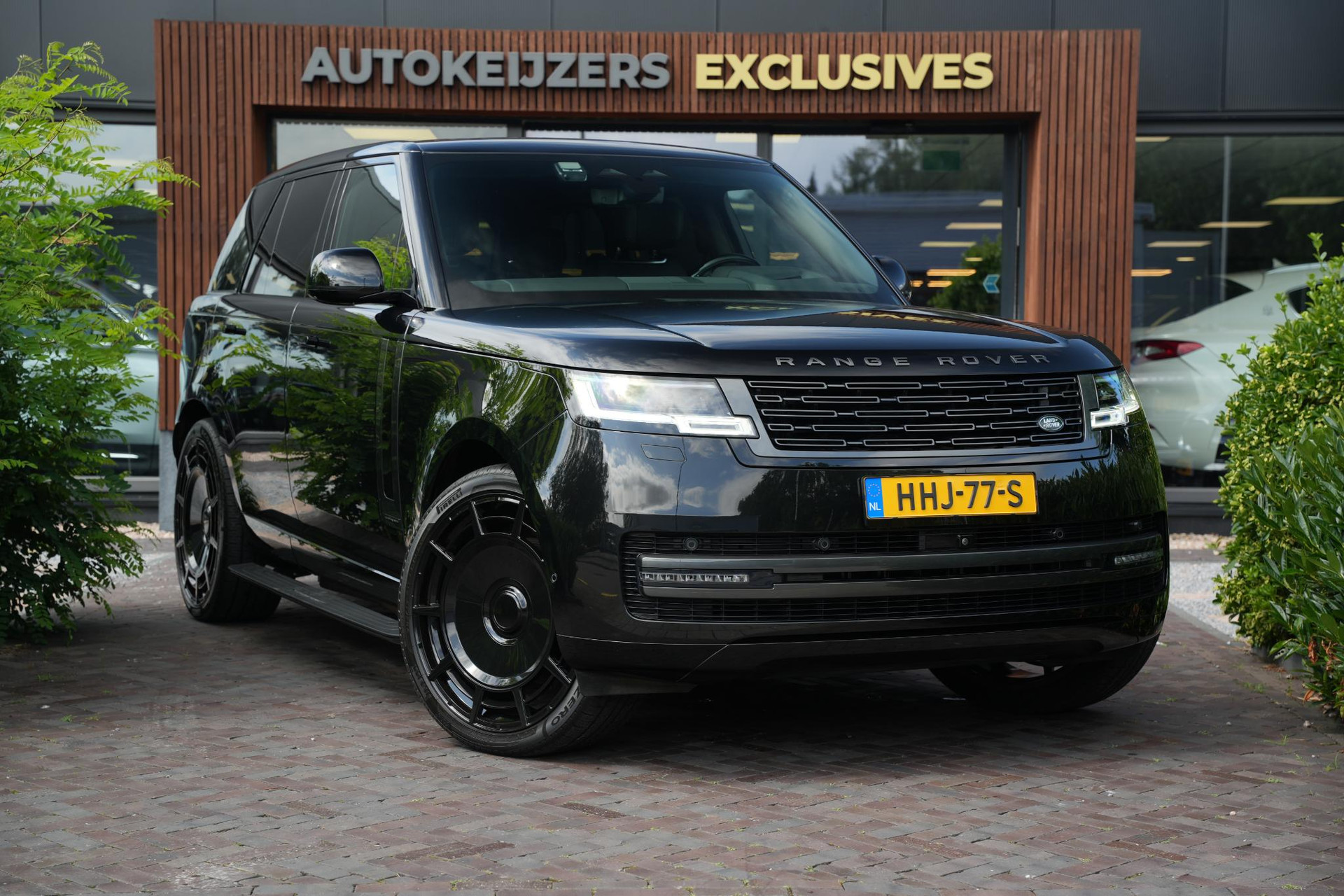 Land Rover Range Rover 3.0 P550e Autobiography PHEV 2025 Exterior Paint - Santorini Black (1AG) 71