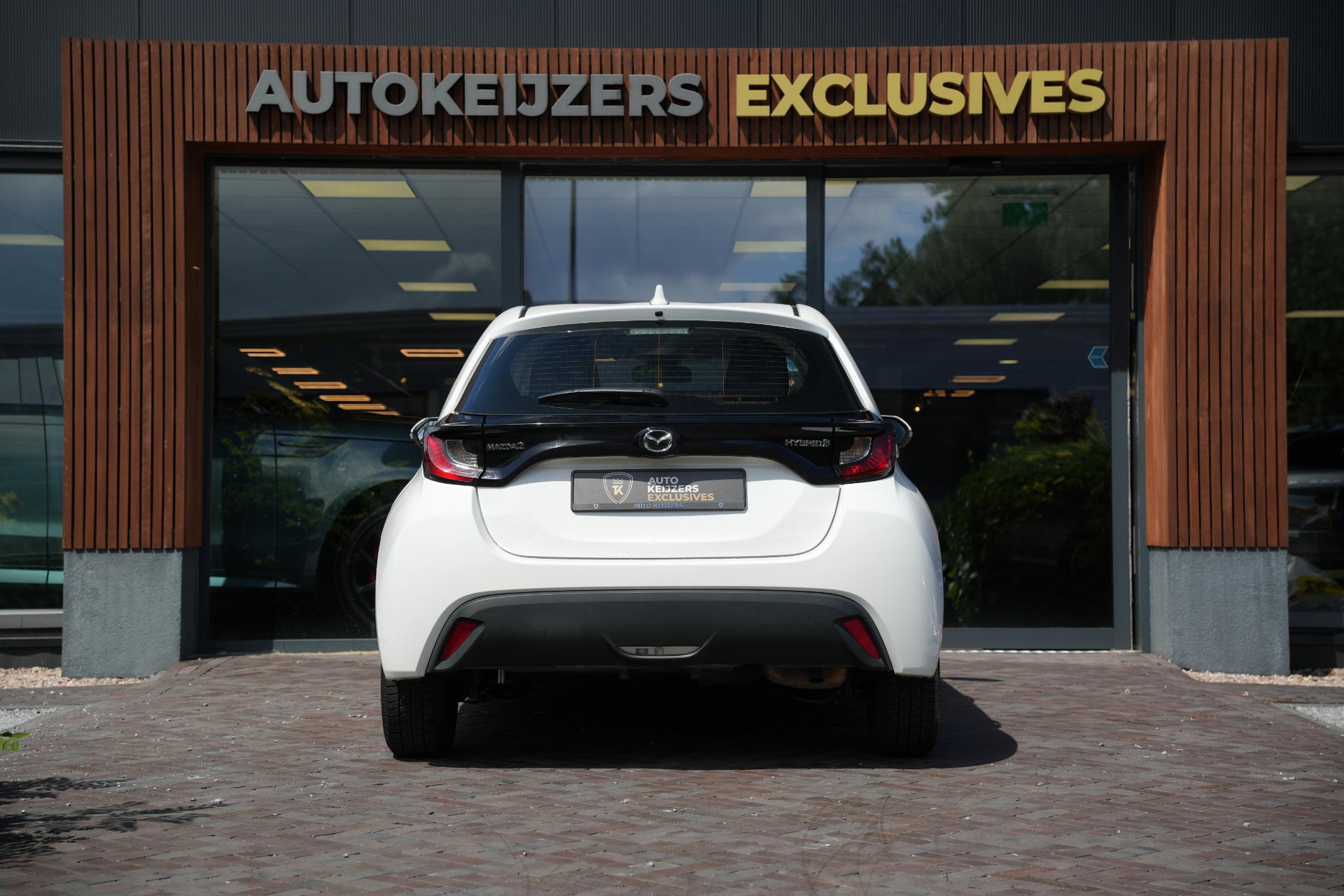 Mazda 2 Hybrid 1.5 Centre-line 2023 LUNAR WHITE (A8D) 11