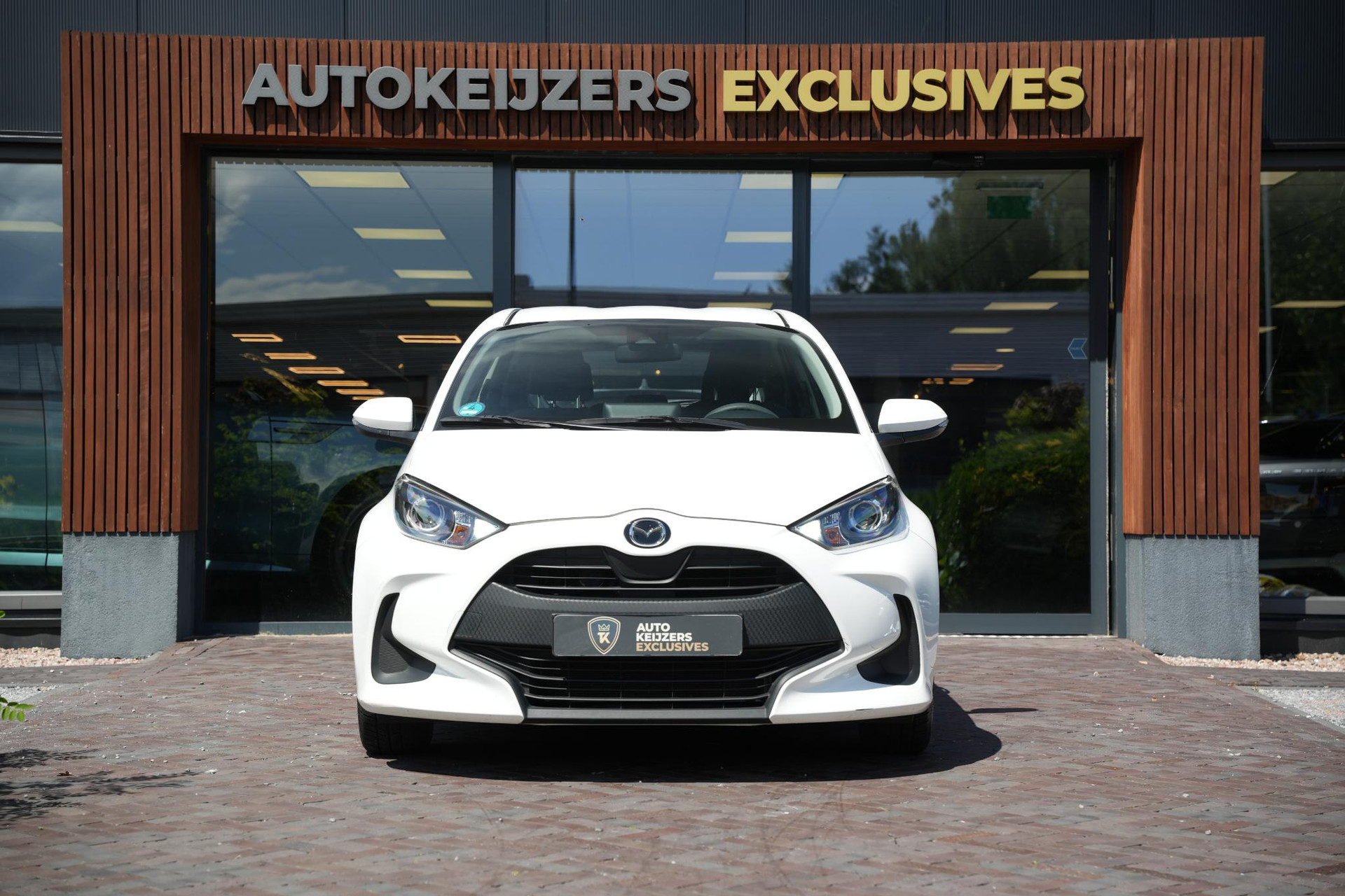 Mazda 2 Hybrid 1.5 Centre-line 2023 LUNAR WHITE (A8D) 3