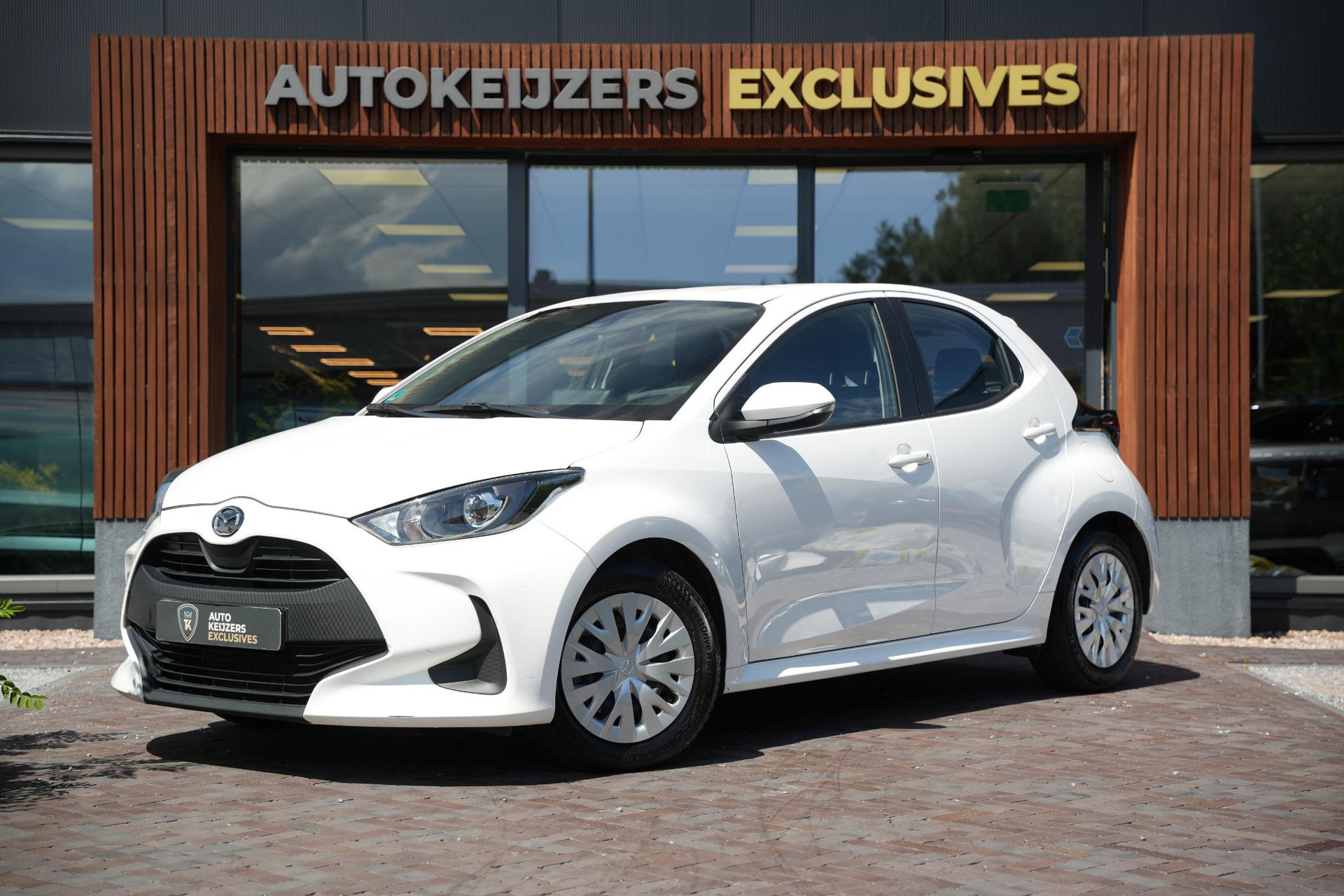 Mazda 2 Hybrid 1.5 Centre-line 2023 LUNAR WHITE (A8D) 5