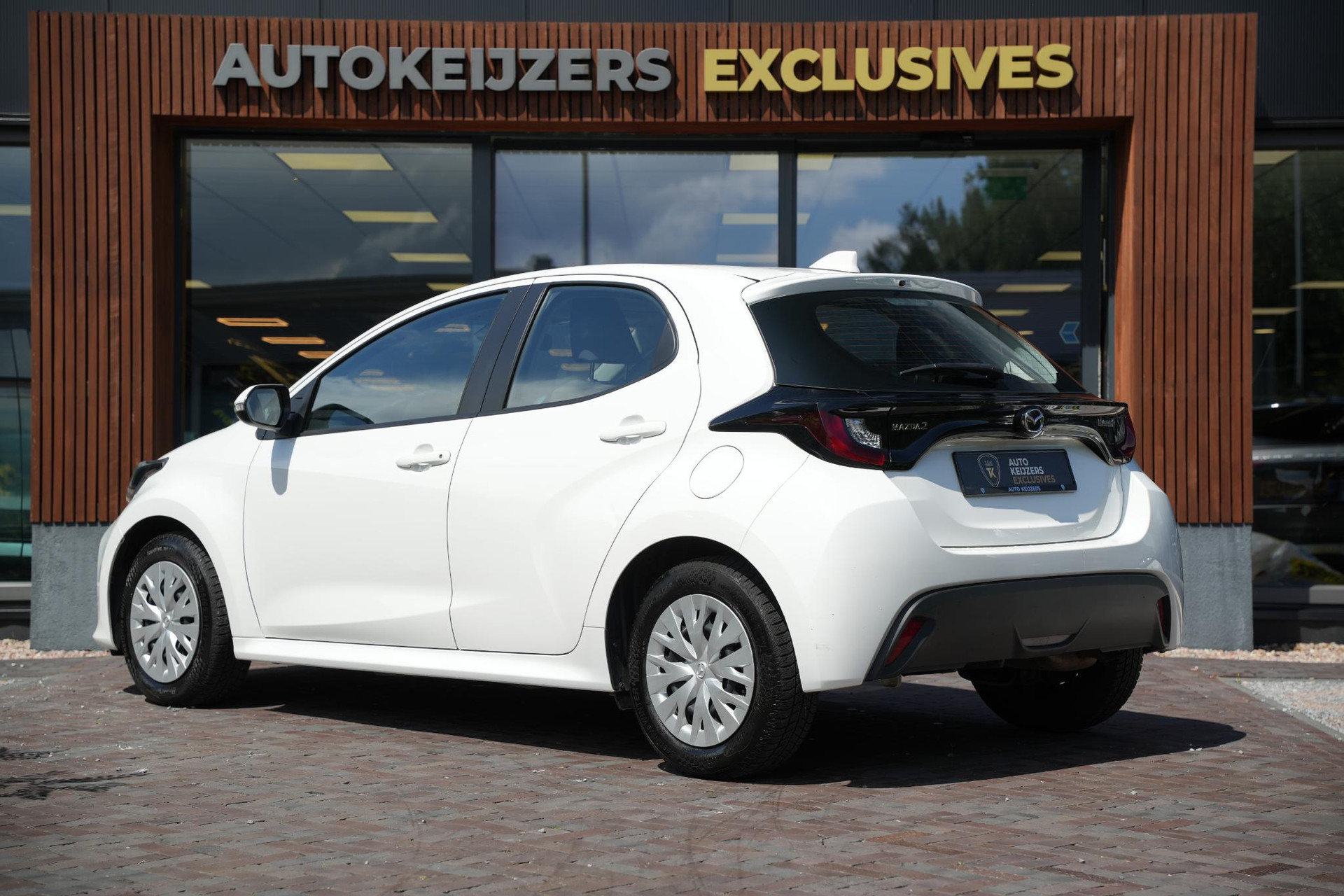 Mazda 2 Hybrid 1.5 Centre-line 2023 LUNAR WHITE (A8D) 9