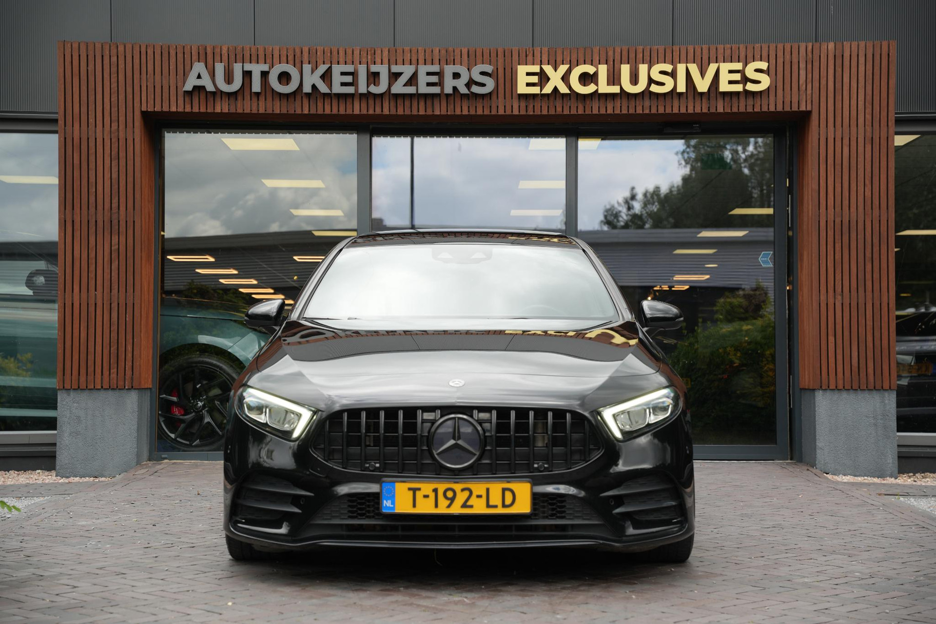 Mercedes-Benz A-Klasse 220 Premium Plus 2019  3