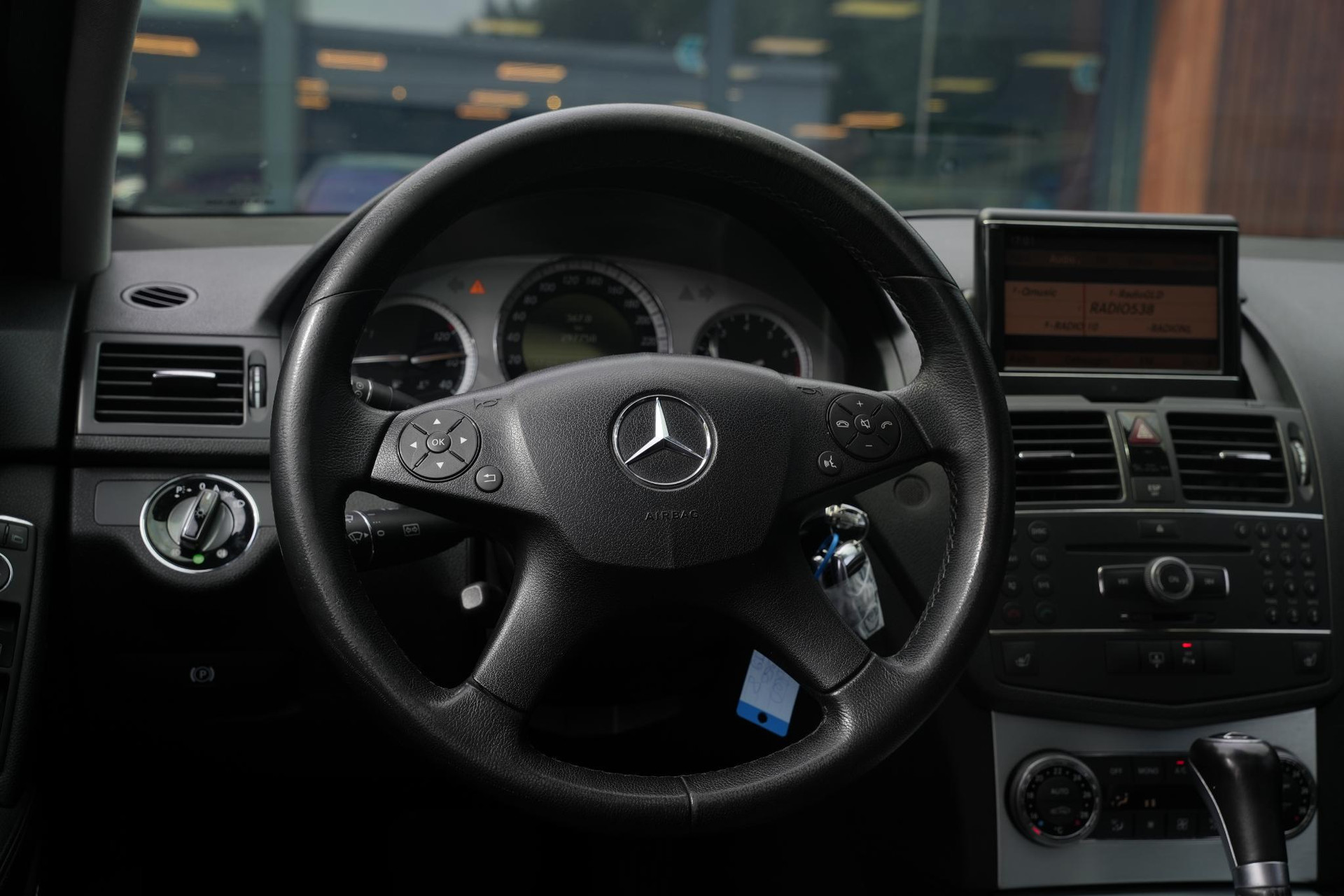 Mercedes-Benz C-Klasse 350 Avantgarde 2009 IRIDIUM SILVER - METALLIC FINISH (775U) 14