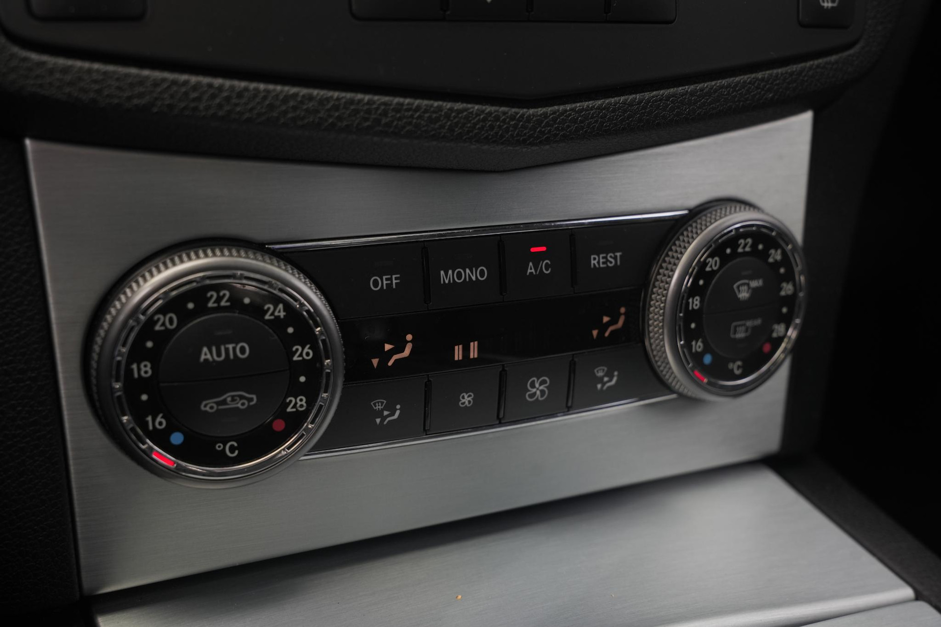 Mercedes-Benz C-Klasse 350 Avantgarde 2009 IRIDIUM SILVER - METALLIC FINISH (775U) 34
