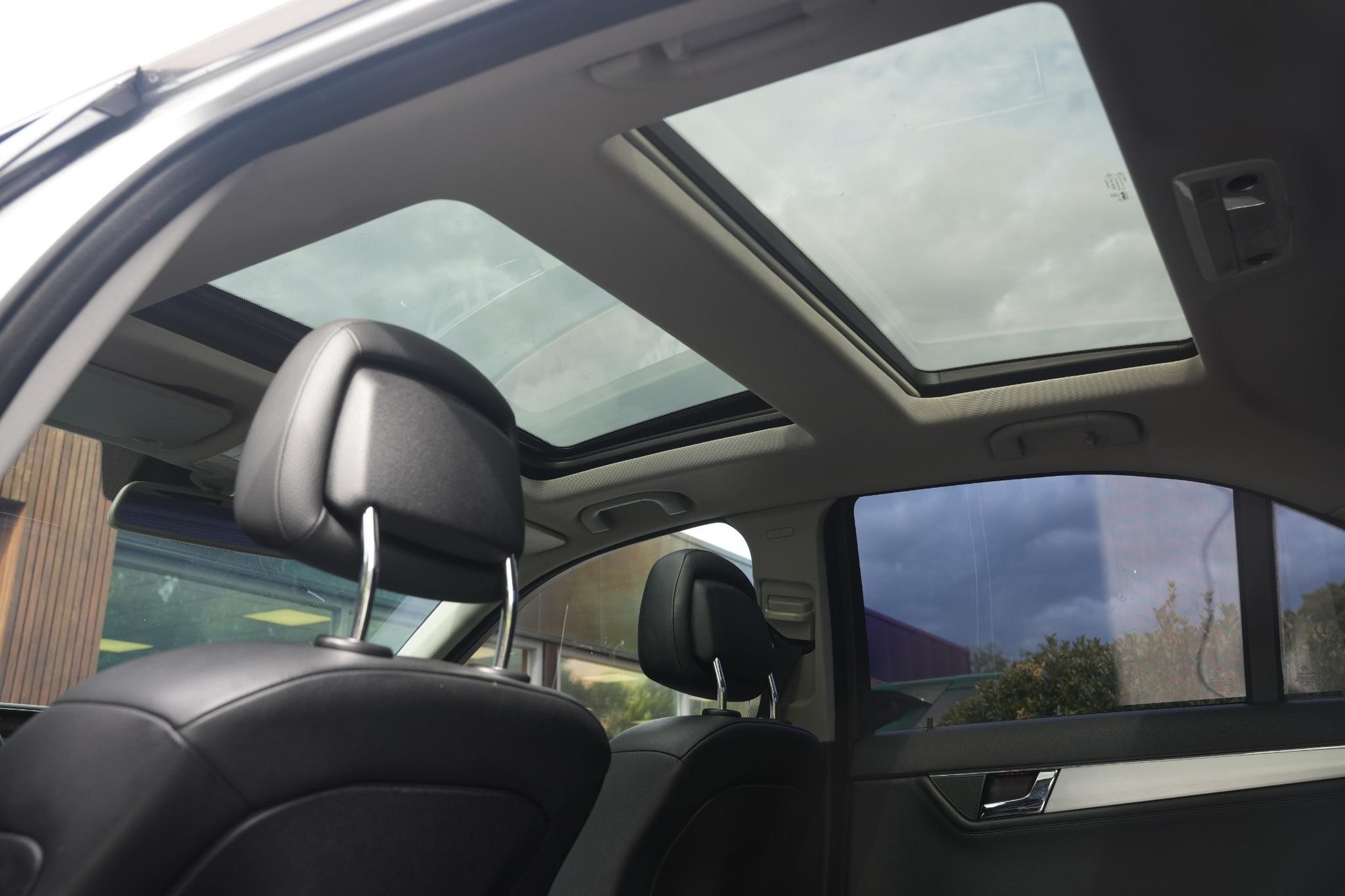 Mercedes-Benz C-Klasse 350 Avantgarde 2009 IRIDIUM SILVER - METALLIC FINISH (775U) 4