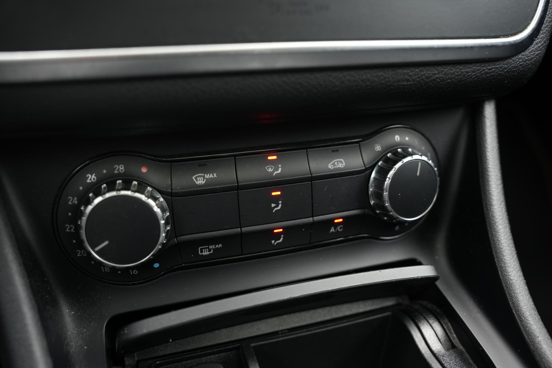Mercedes-Benz CLA-Klasse AMG 45 4MATIC 2014 MOUNTAIN GRAY - METALLICH FINISH (787U) 26