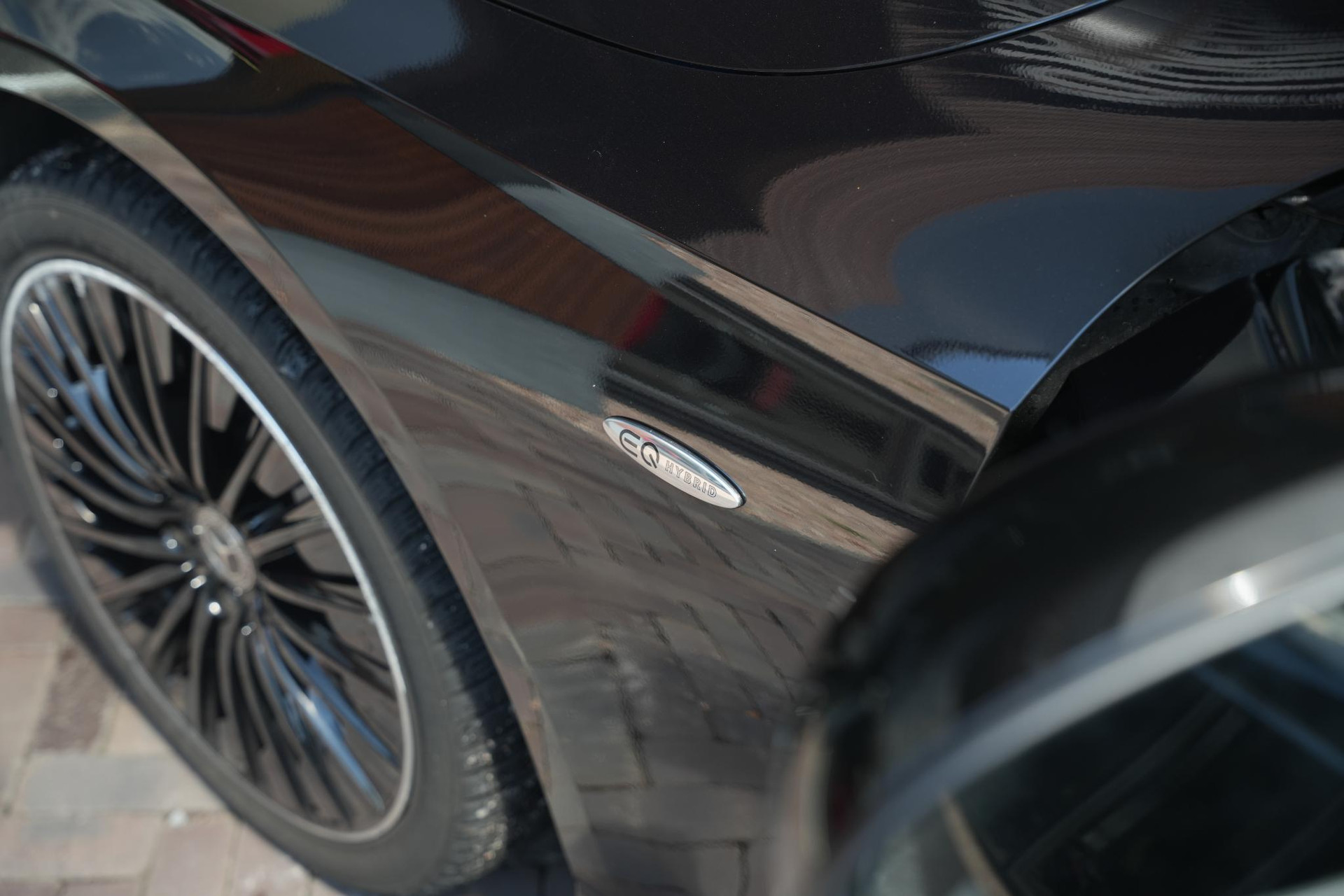 Mercedes-Benz CLE Coupé 300 e AMG Line 2025 Obsidian black - metallic finish (197U) 34