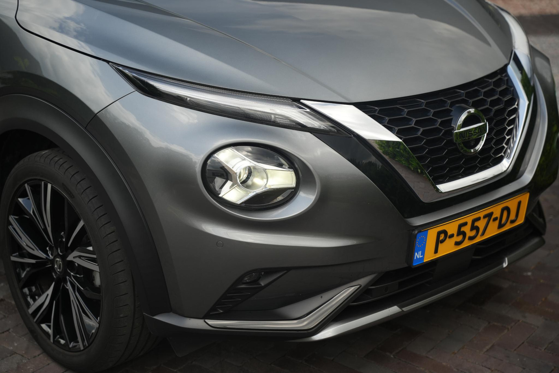 Nissan Juke 1.0 DIG-T N-Design 2022 Two-tone(dark grey & black) 10