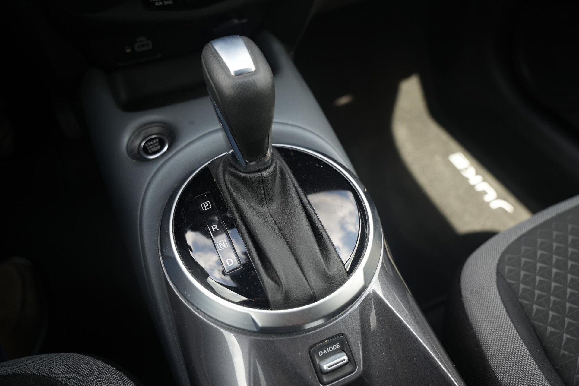 Nissan Juke 1.0 DIG-T N-Design 2022 Two-tone(dark grey & black) 22