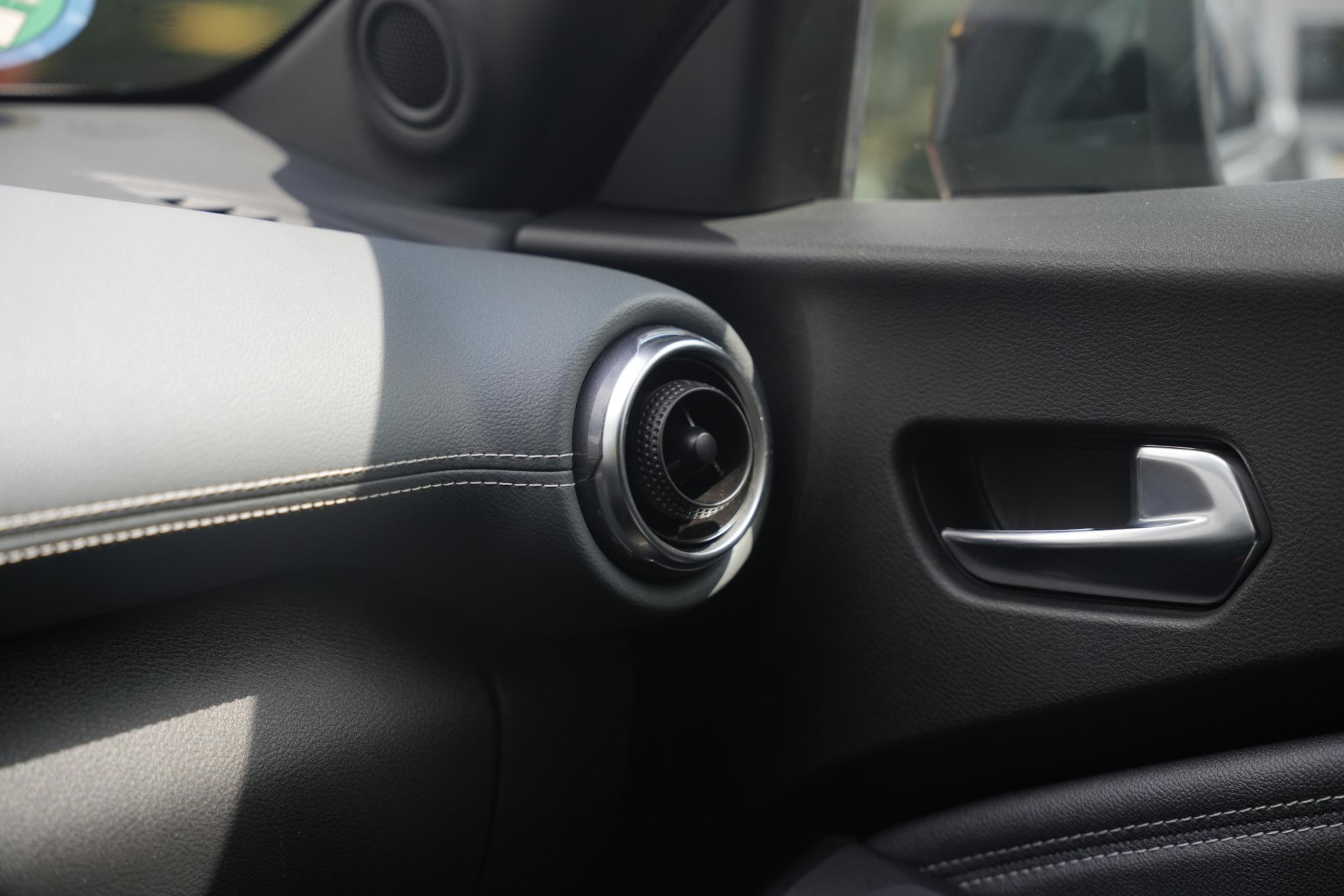 Nissan Juke 1.0 DIG-T N-Design 2022 Two-tone(dark grey & black) 27