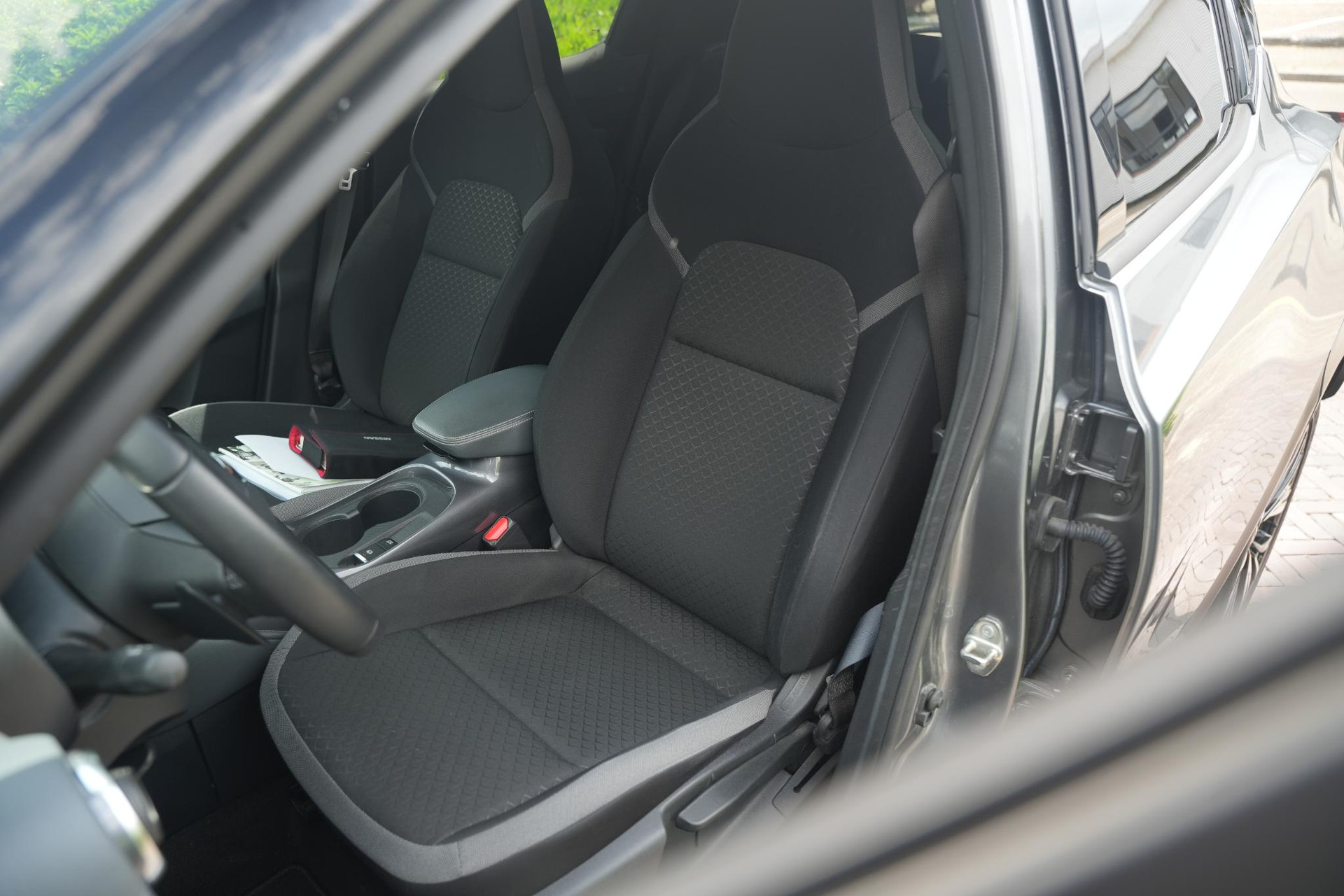 Nissan Juke 1.0 DIG-T N-Design 2022 Two-tone(dark grey & black) 29