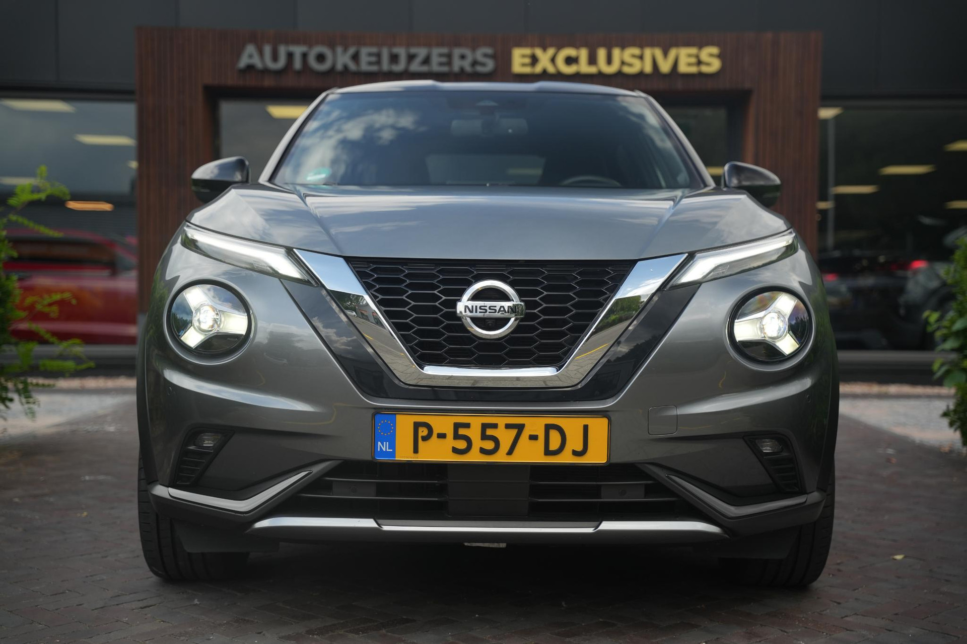 Nissan Juke 1.0 DIG-T N-Design 2022 Two-tone(dark grey & black) 3