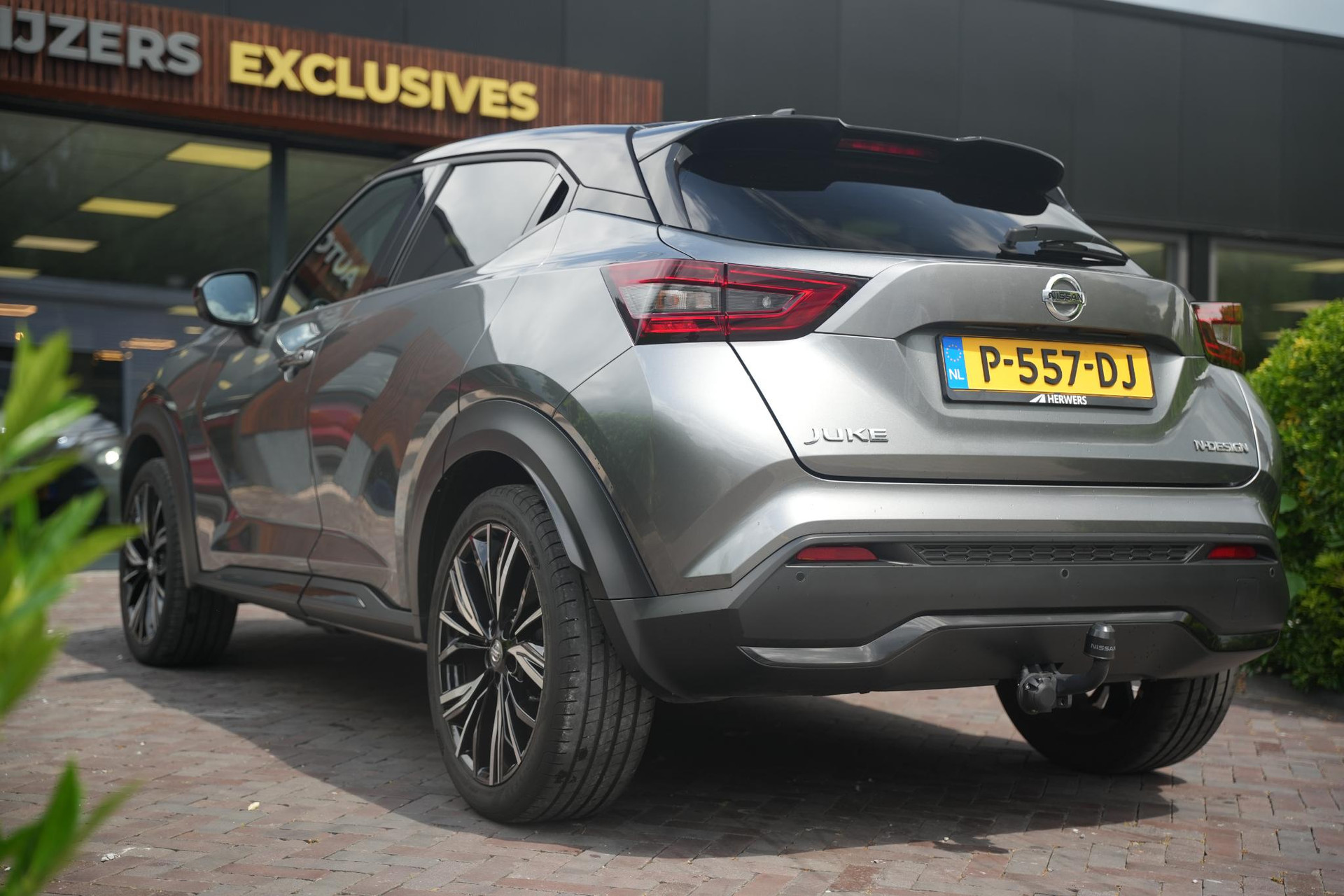 Nissan Juke 1.0 DIG-T N-Design 2022 Two-tone(dark grey & black) 33