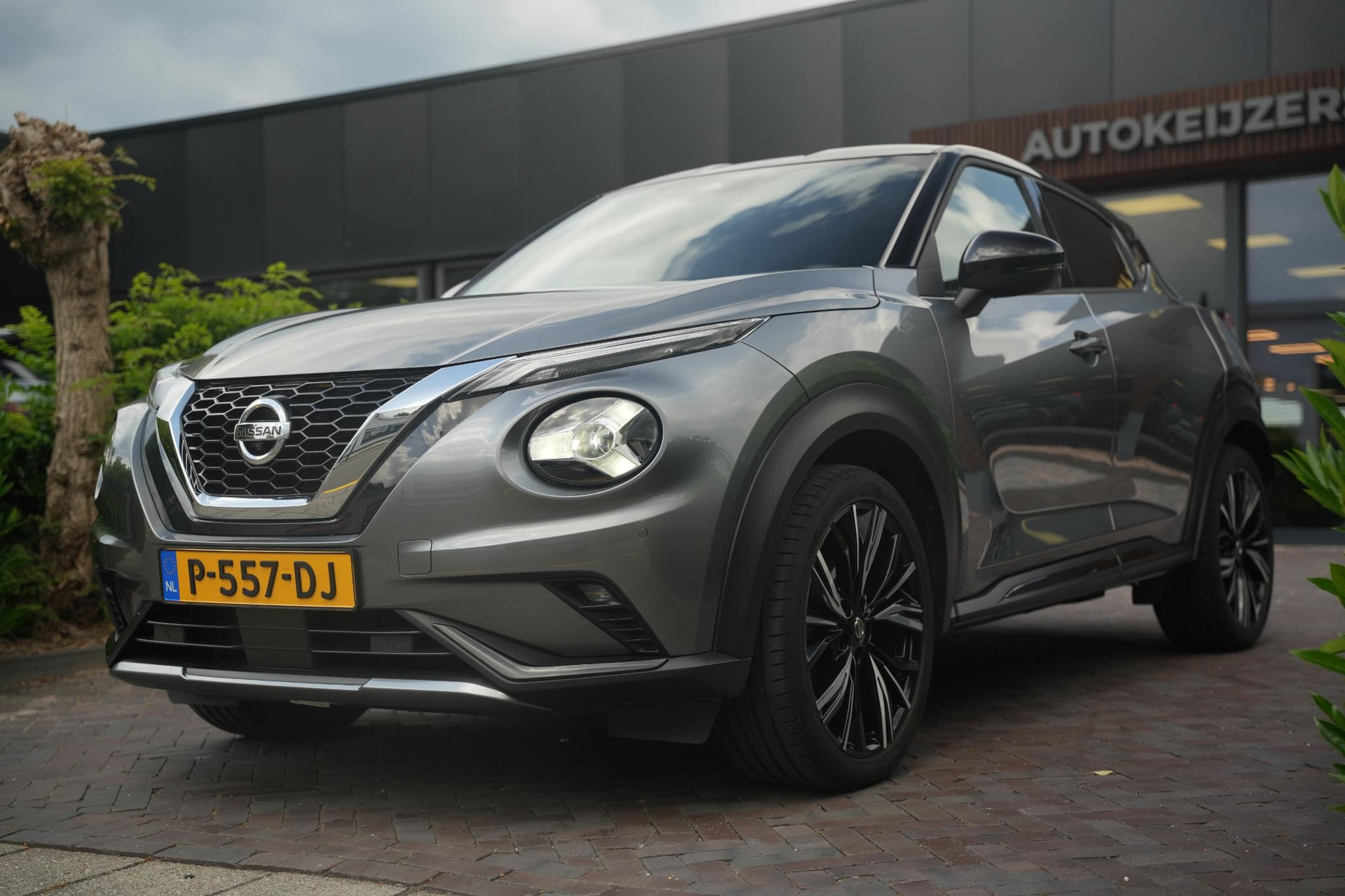 Nissan Juke 1.0 DIG-T N-Design 2022 Two-tone(dark grey & black) 34