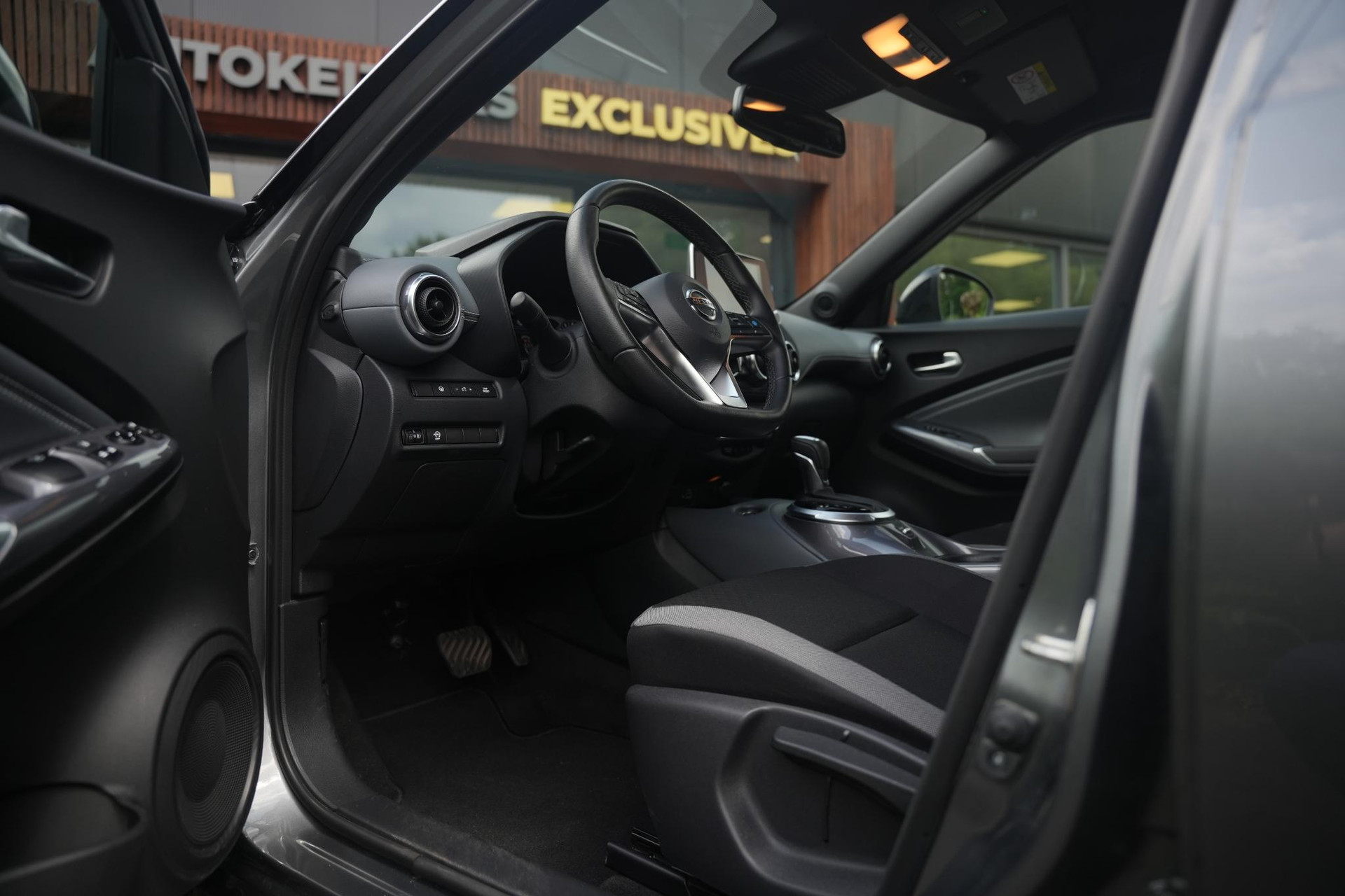 Nissan Juke 1.0 DIG-T N-Design 2022 Two-tone(dark grey & black) 4