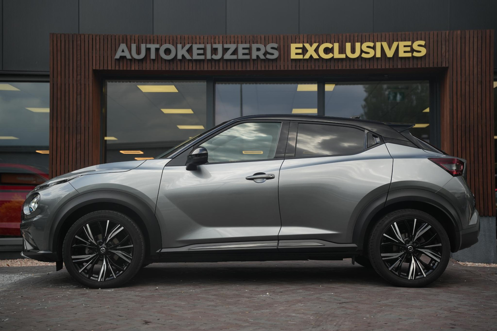 Nissan Juke 1.0 DIG-T N-Design 2022 Two-tone(dark grey & black) 5