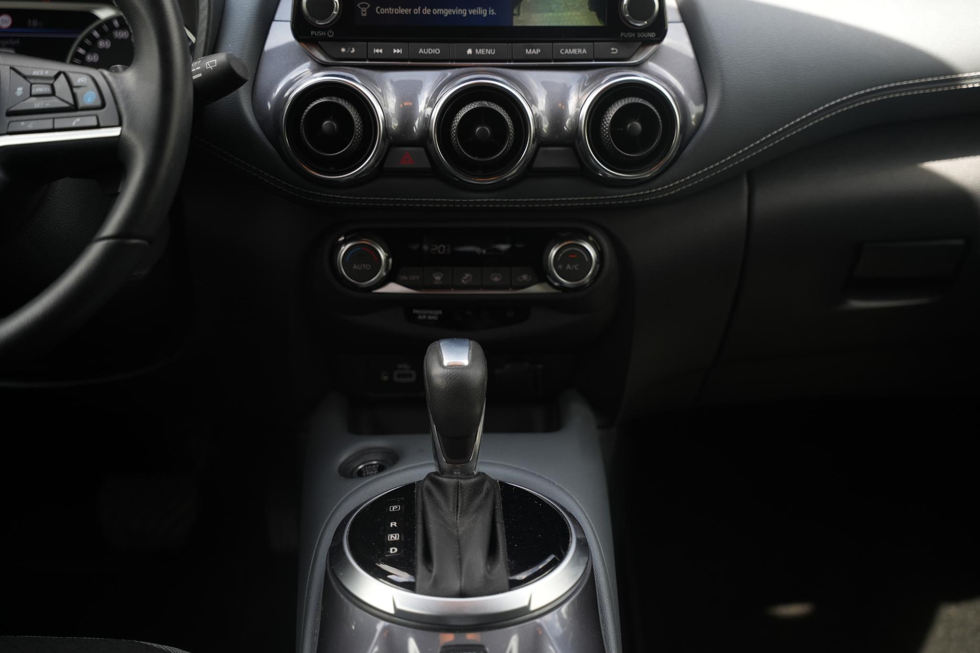 Nissan Juke 1.0 DIG-T N-Design 2022 Two-tone(dark grey & black) 6
