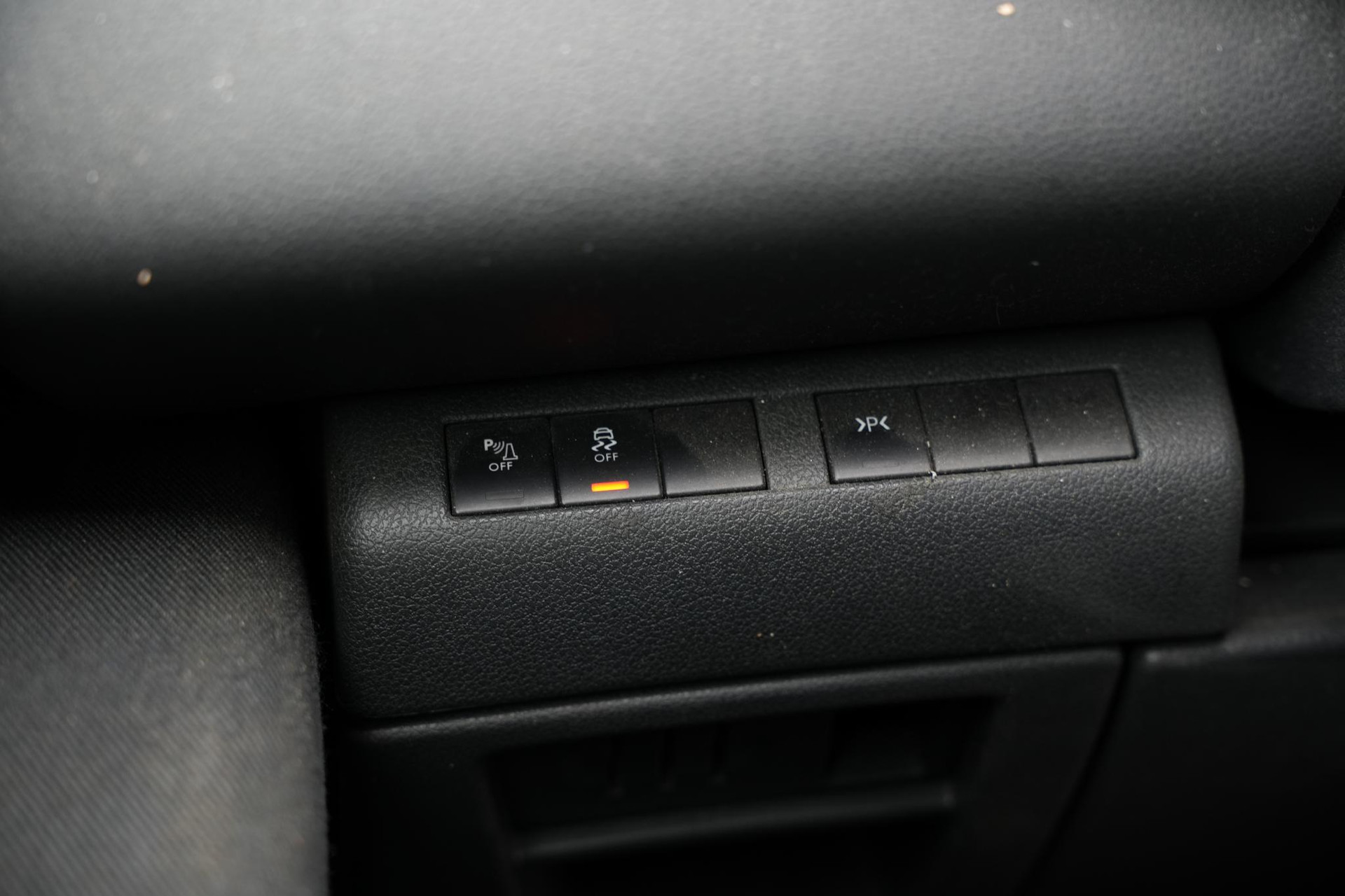 Peugeot 5008 1.6 HDi Active 7p. 2014 BLACK PEARL PAINT (KTV) 24