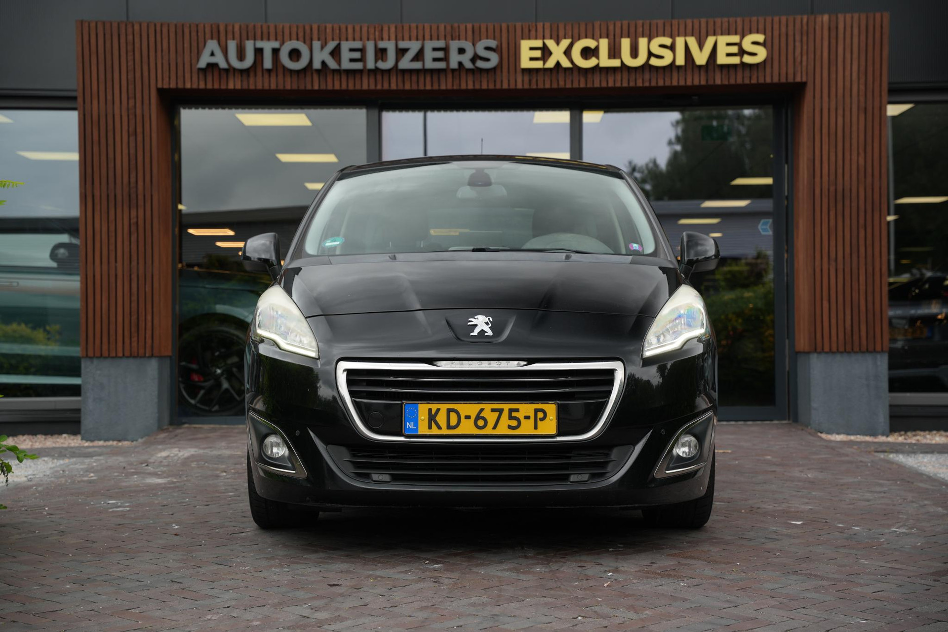 Peugeot 5008 1.6 HDi Active 7p. 2014 BLACK PEARL PAINT (KTV) 3