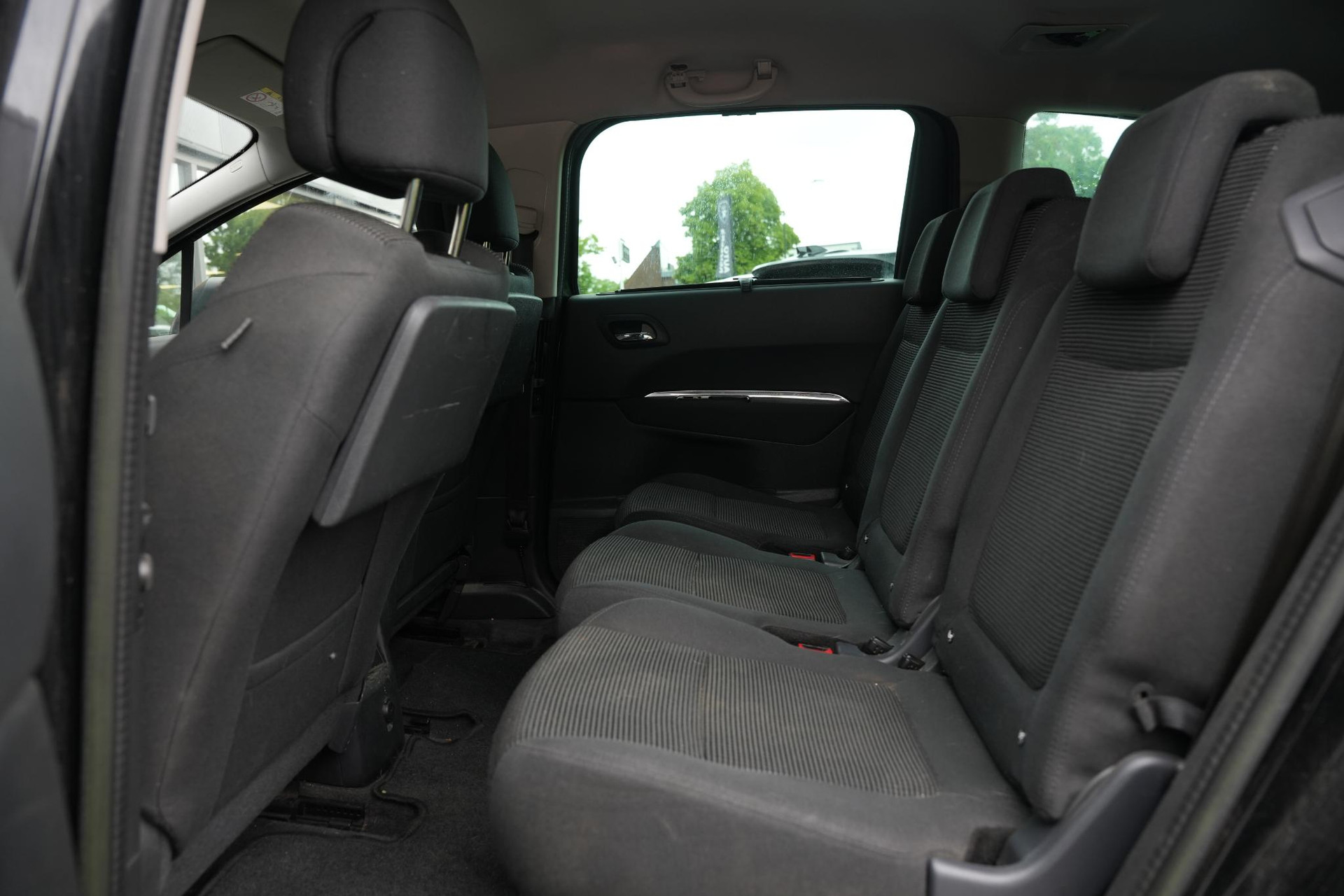 Peugeot 5008 1.6 HDi Active 7p. 2014 BLACK PEARL PAINT (KTV) 4