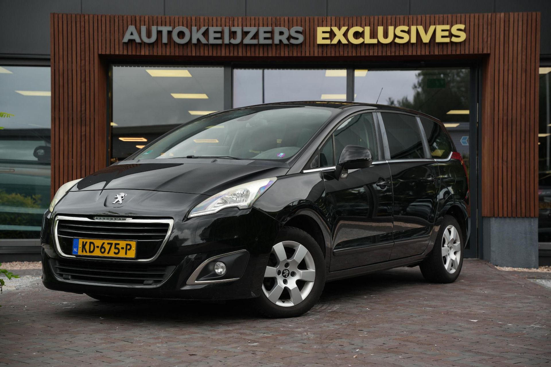 Peugeot 5008 1.6 HDi Active 7p. 2014 BLACK PEARL PAINT (KTV) 5