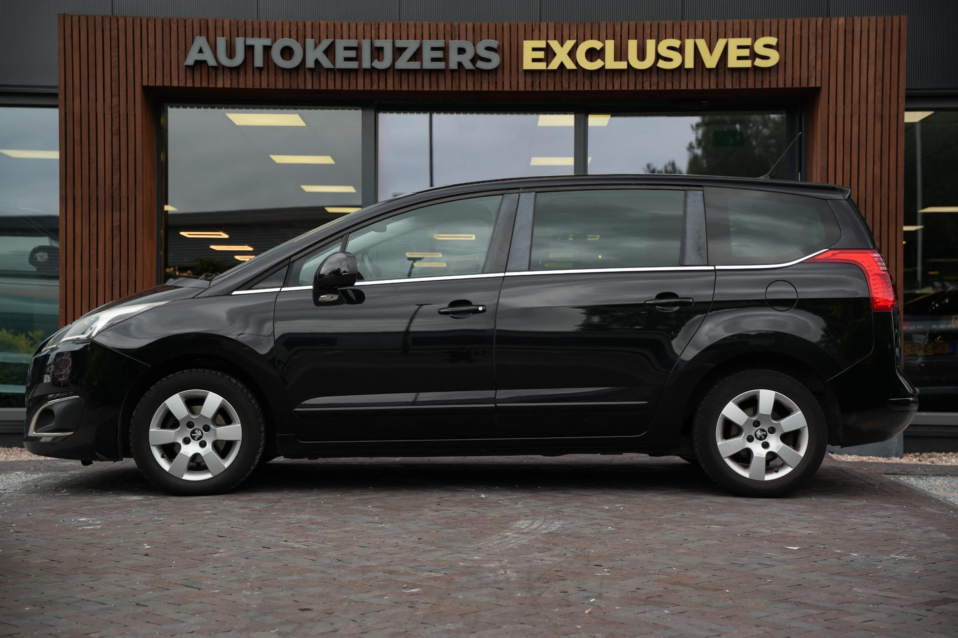 Peugeot 5008 1.6 HDi Active 7p. 2014 BLACK PEARL PAINT (KTV) 7