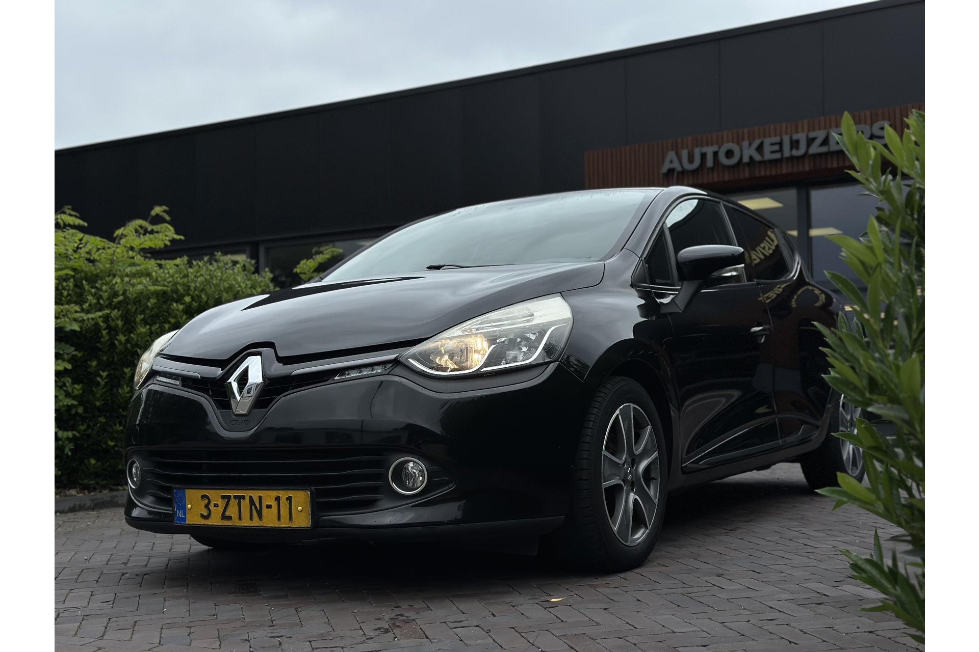 Renault Clio 0.9 TCe Expression 2015 Noir etoile gne  25
