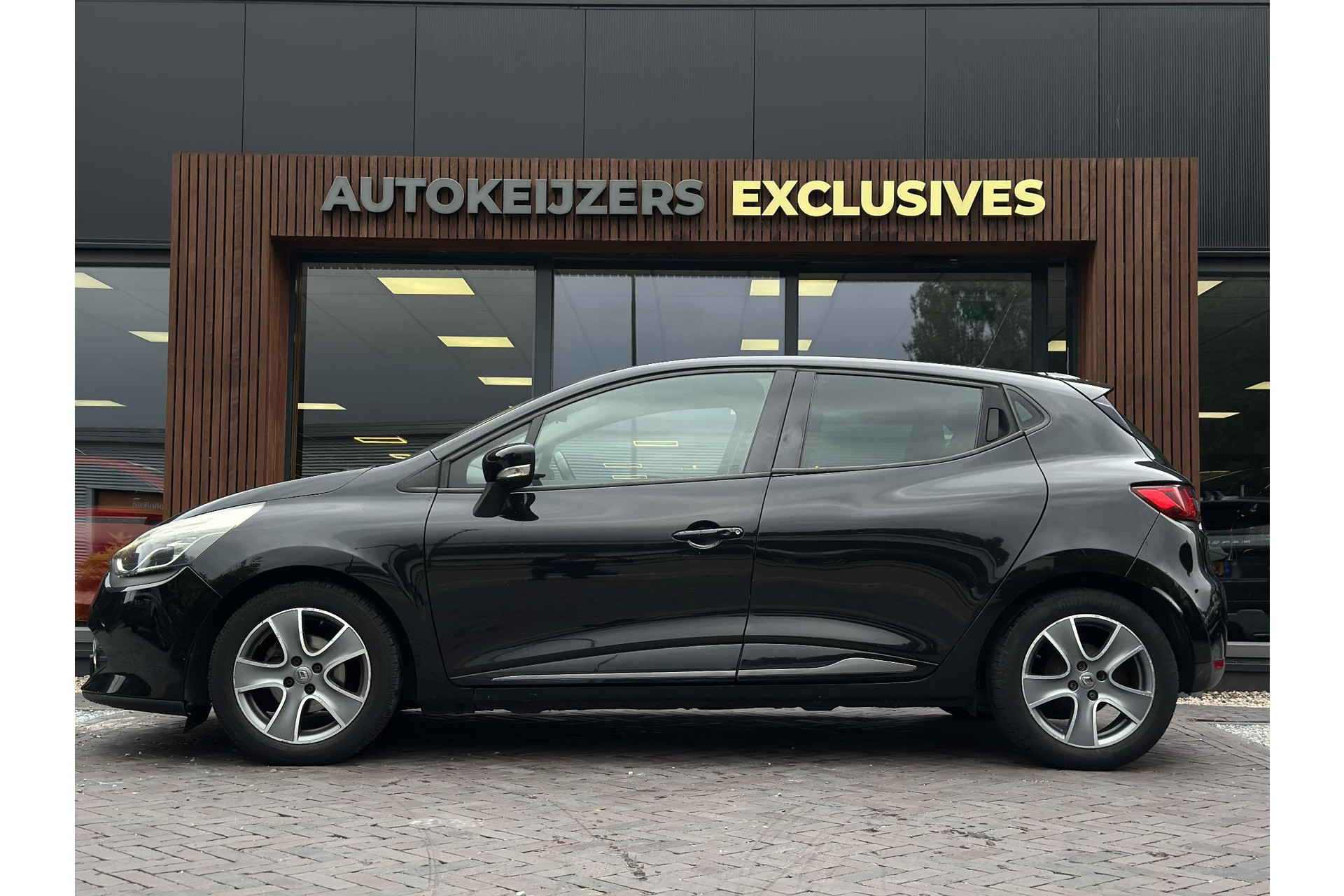 Renault Clio 0.9 TCe Expression 2015 Noir etoile gne  5