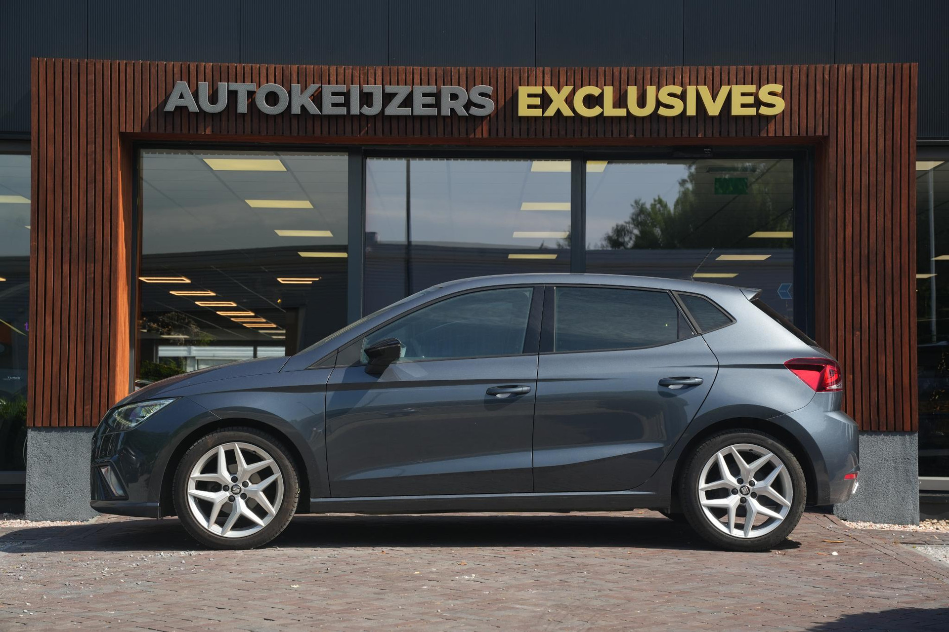 SEAT Ibiza 1.0 TSI FR Business Intense Plus 2020 Magnetic tech grey 4