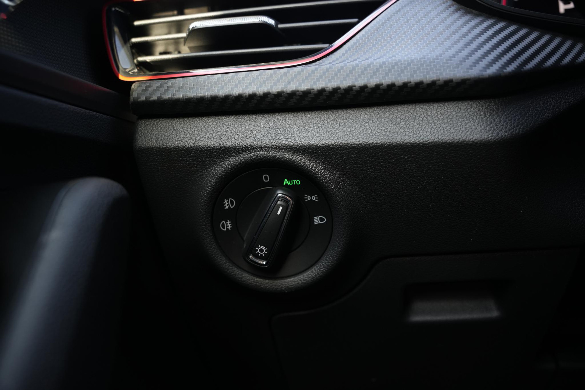 Škoda Kamiq 1.0 TSI Monte Carlo 2026 Velvet red (K1) 27
