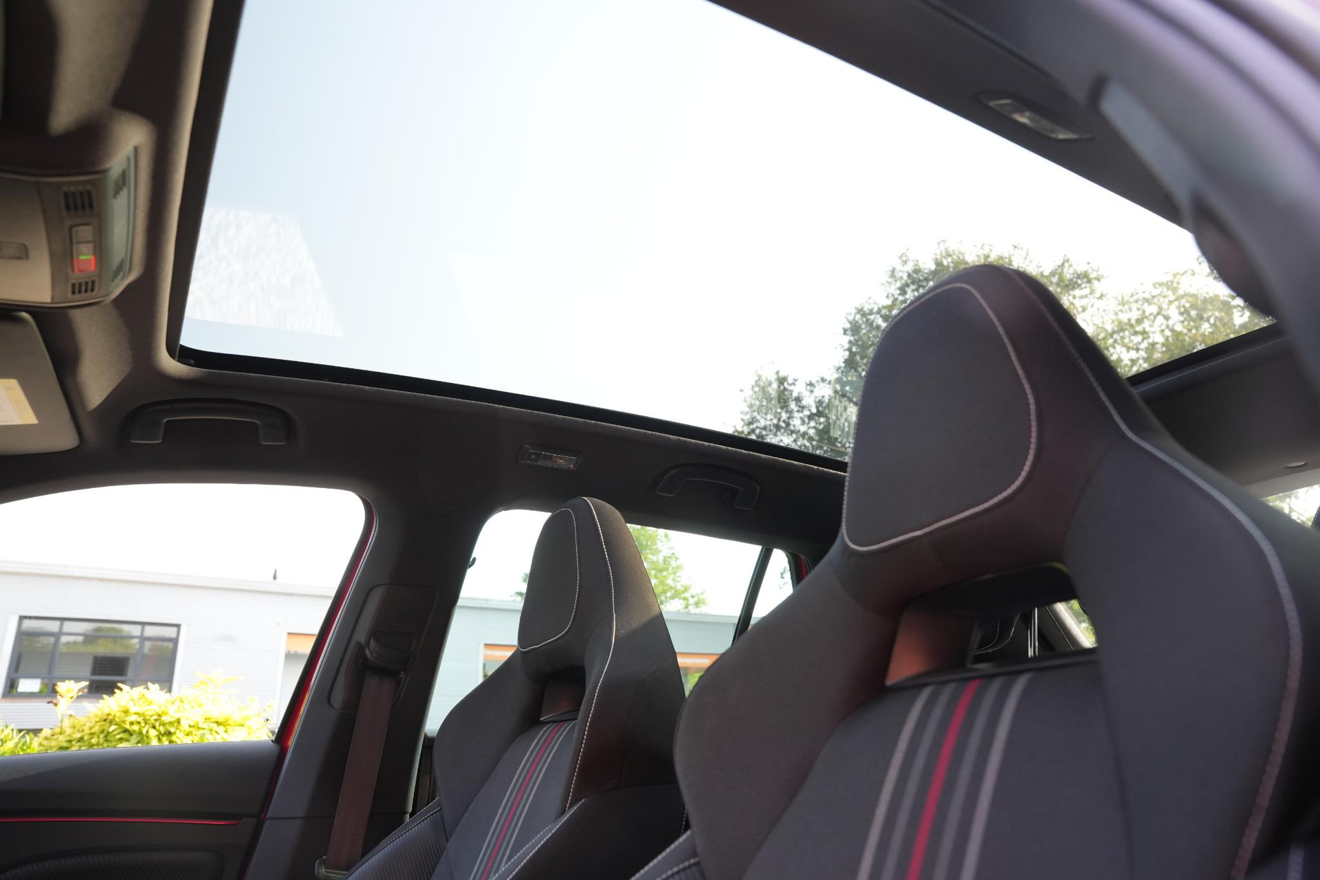 Škoda Kamiq 1.0 TSI Monte Carlo 2026 Velvet red (K1) 6