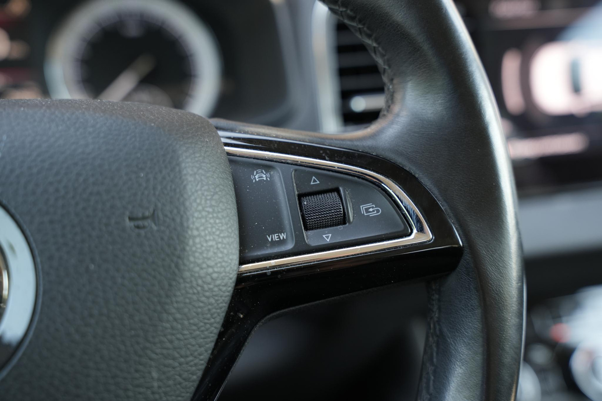 Škoda Karoq 1.0 TSI Business Edition 2020 Steel grey 17